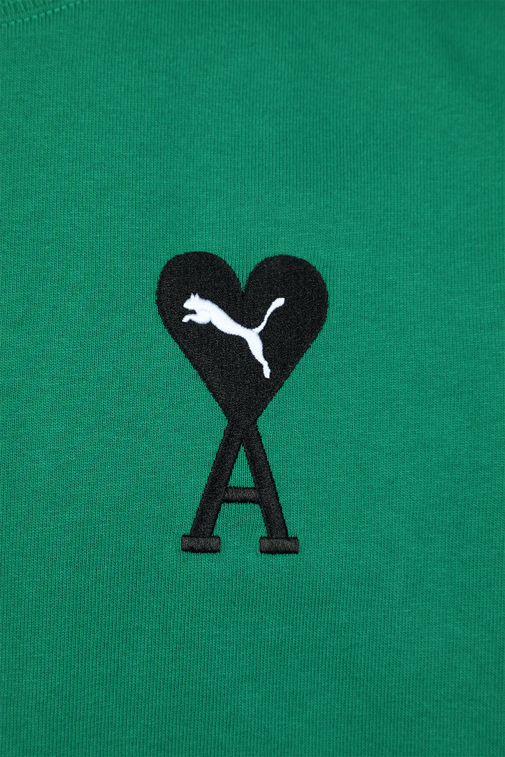 תמונה אחורית של פומה X אמי הודי חולצת טי ירוקה