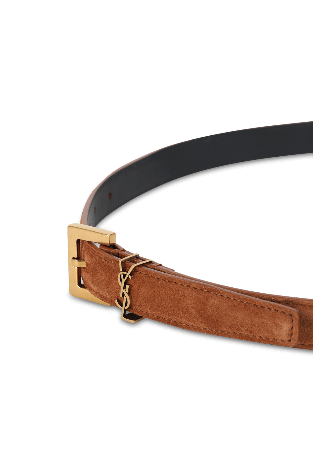 תמונת תקריב של חגורת זמש עם אלמנט מטאלי 