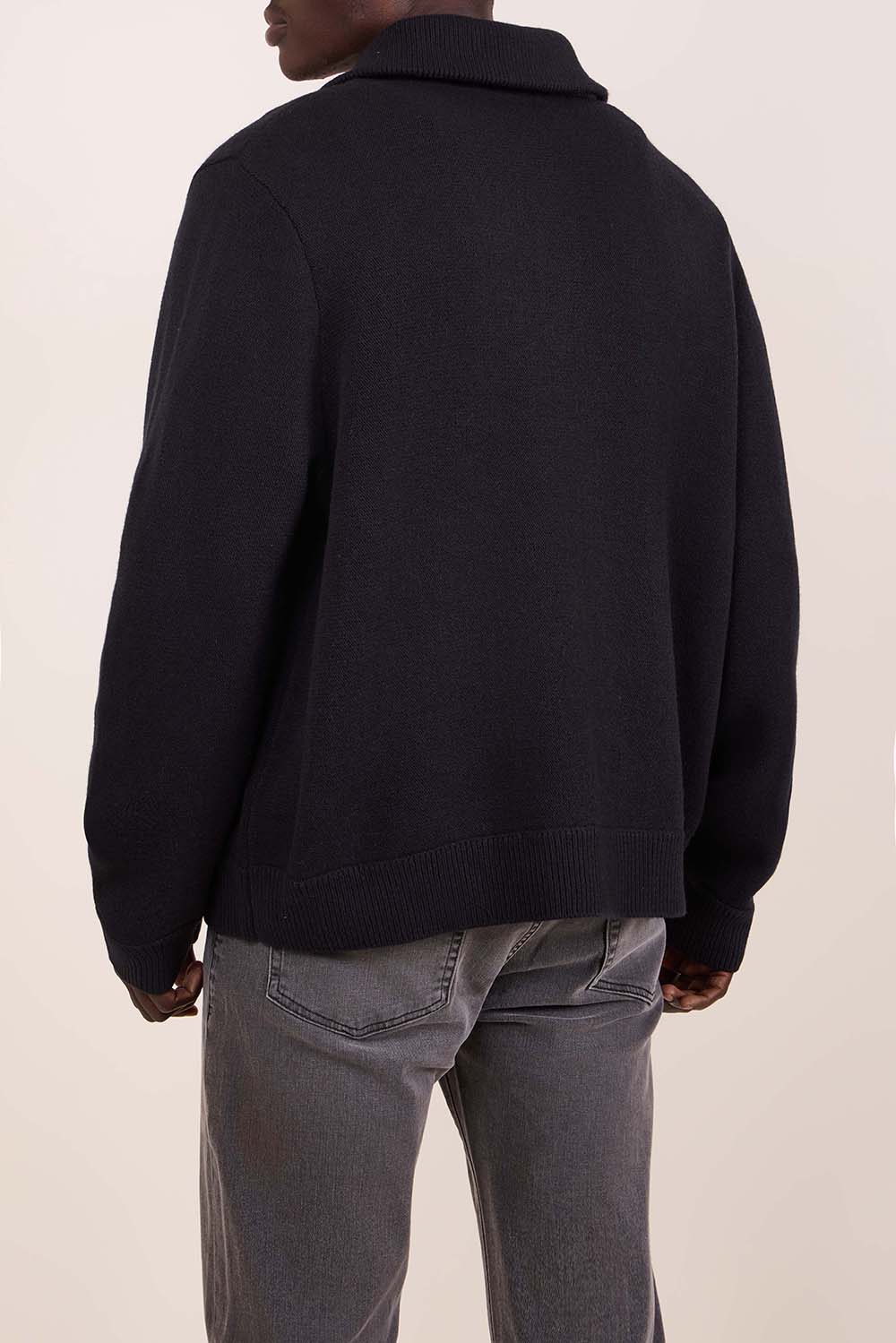 תמונת דוגמן אחורית של סריג צמר