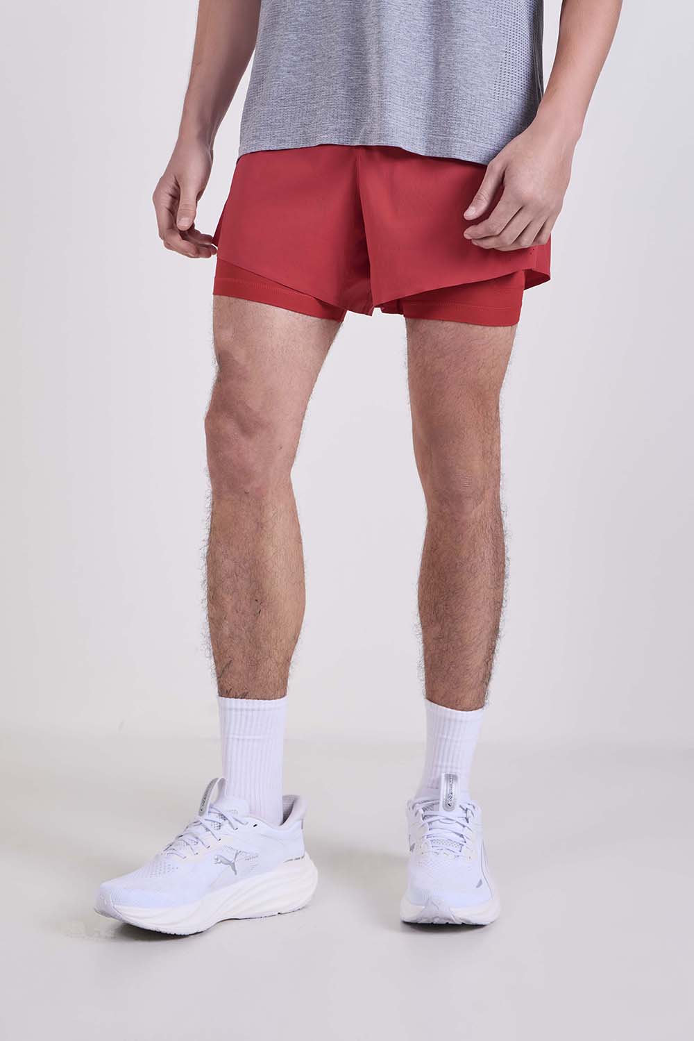 תמונת דוגמן קידמית של Perforated Lined Running Short 5''