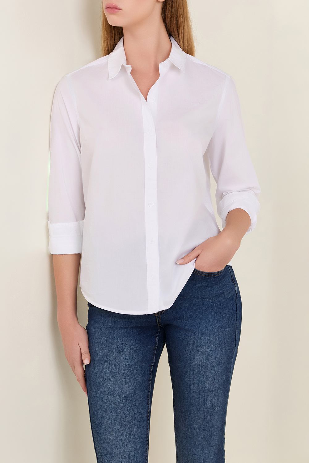 תמונת דוגמן קידמית של חולצה מכופתרת