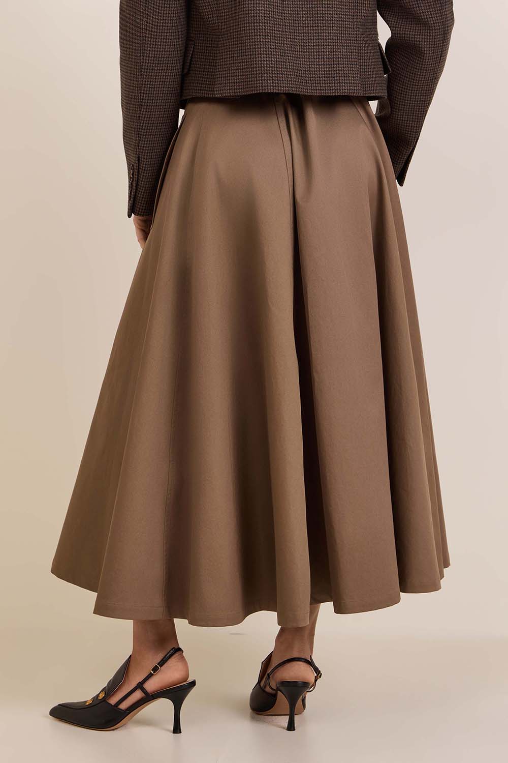 תמונת דוגמן אחורית של חצאית מידי טרנץ'