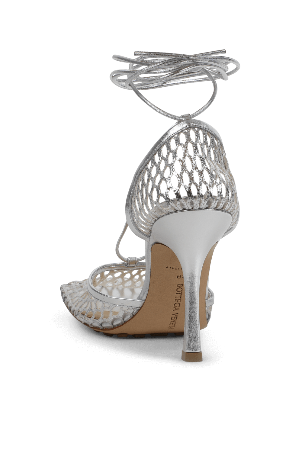 תמונה אחורית של סנדלי עקב סטרץ' בגוון כסוף