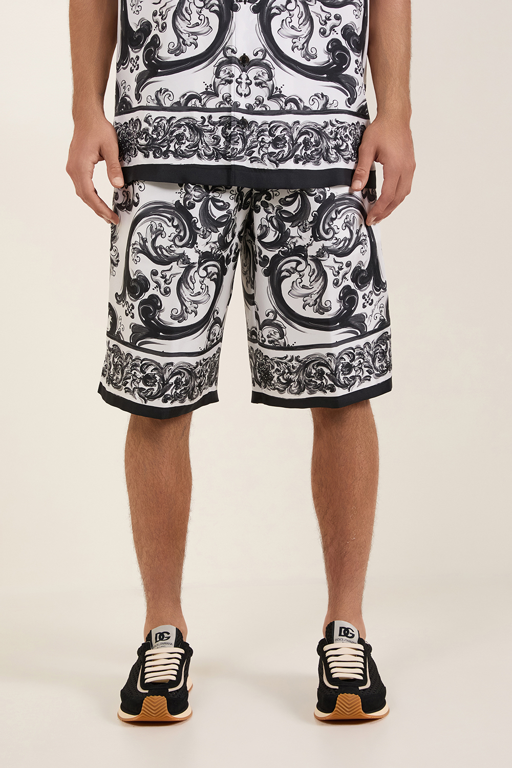 תמונת דוגמן קידמית של מכנסי ברמודה ממיש מג'וליקה