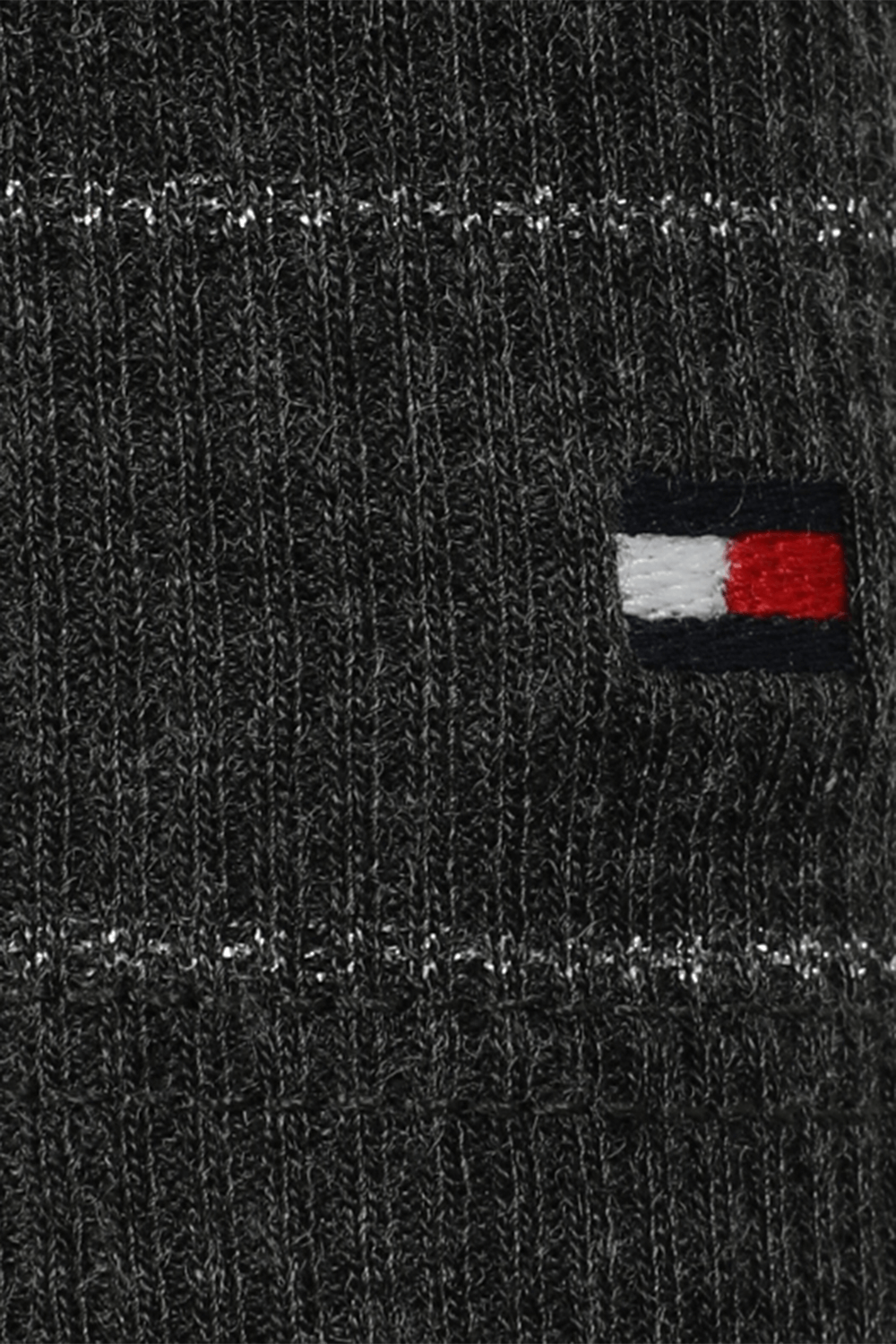 תמונה אחורית של חולצת סלים גולף עם פסים