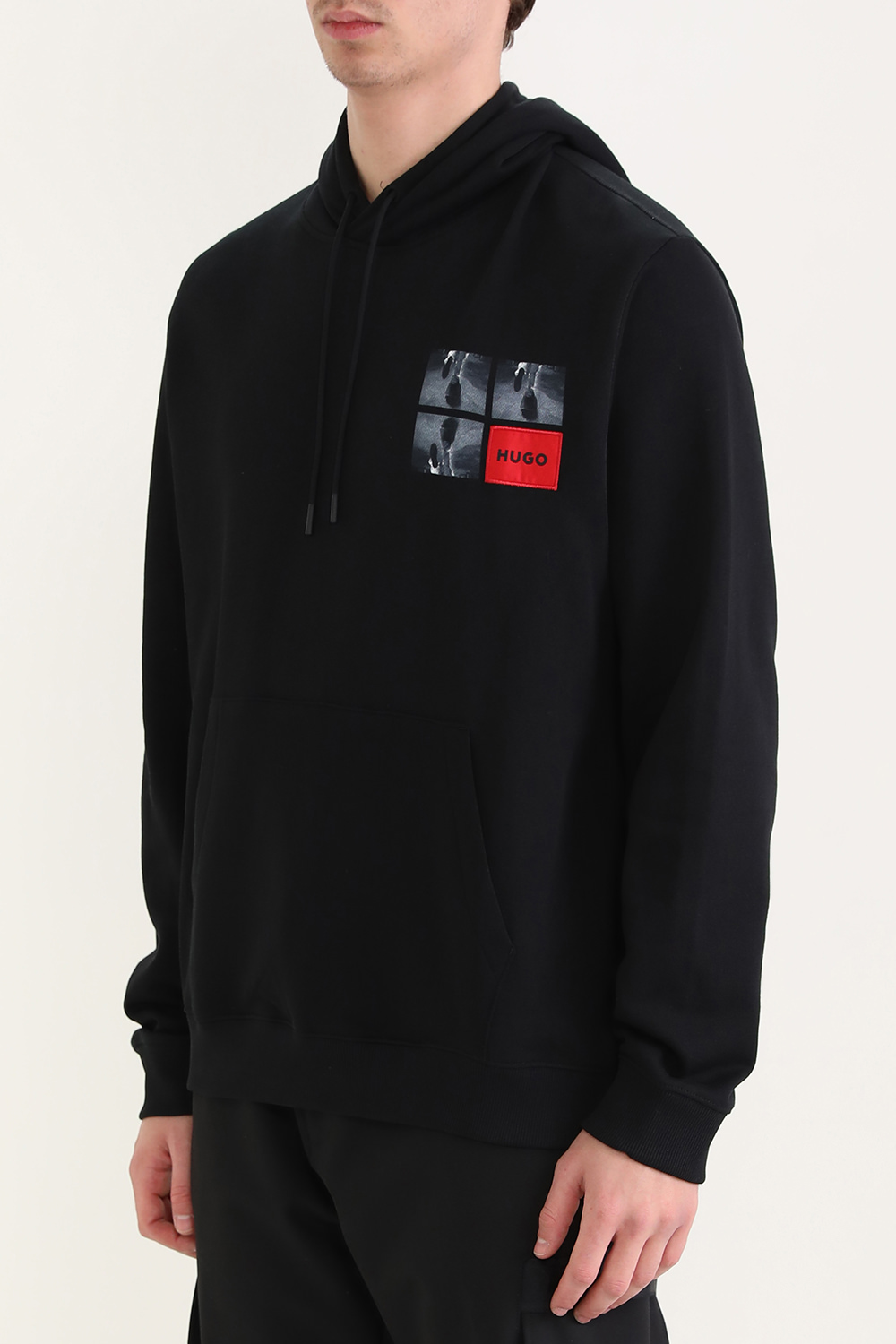 תמונת דוגמן קידמית של סווטשירט קפו'צון עם הדפס גראפי