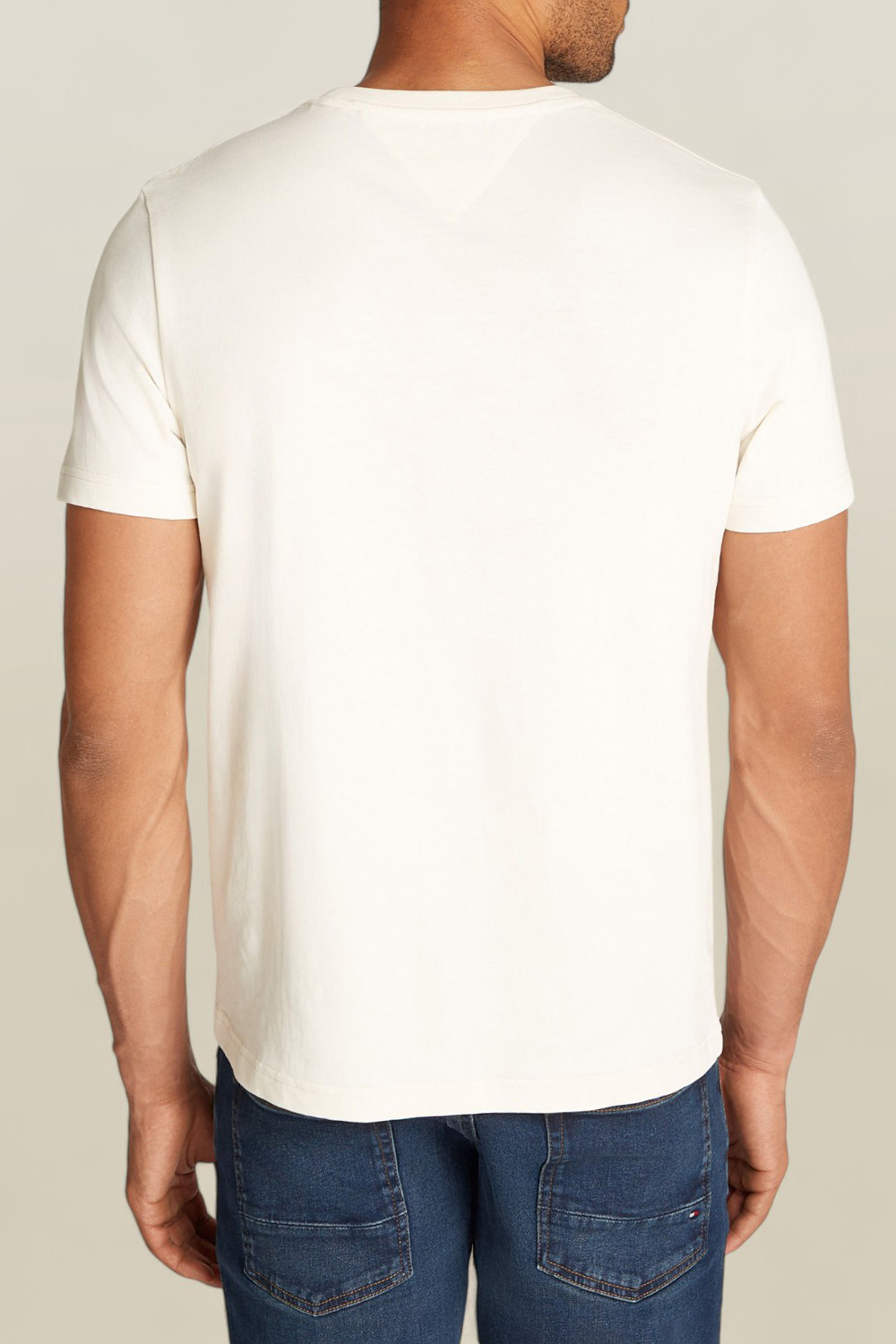 תמונת דוגמן אחורית של חולצת טי