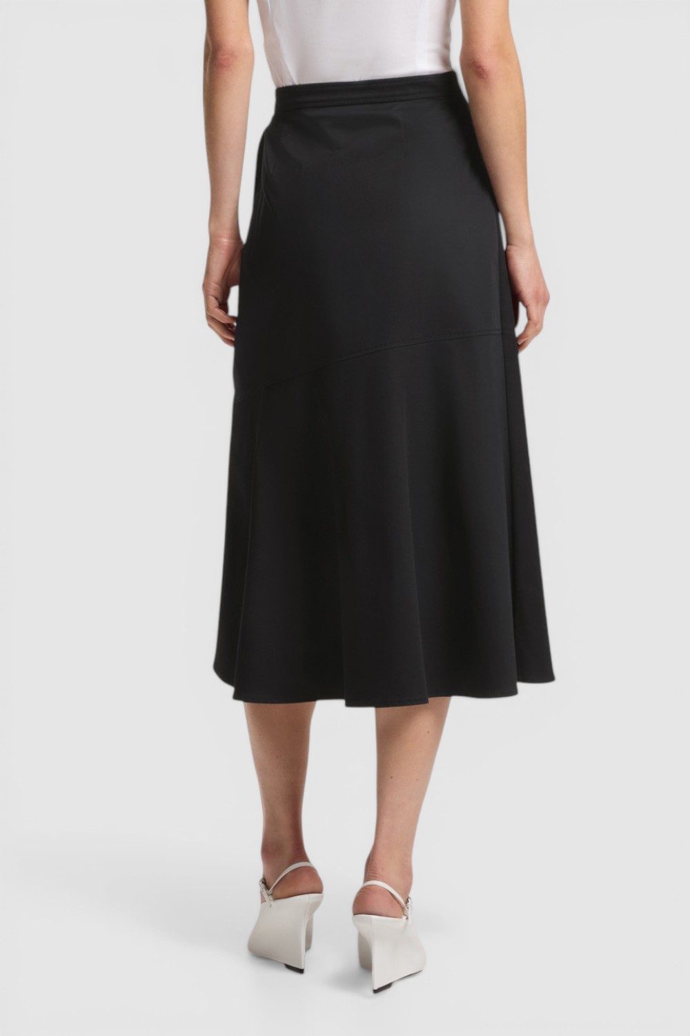 תמונת דוגמן אחורית של חצאית מידי