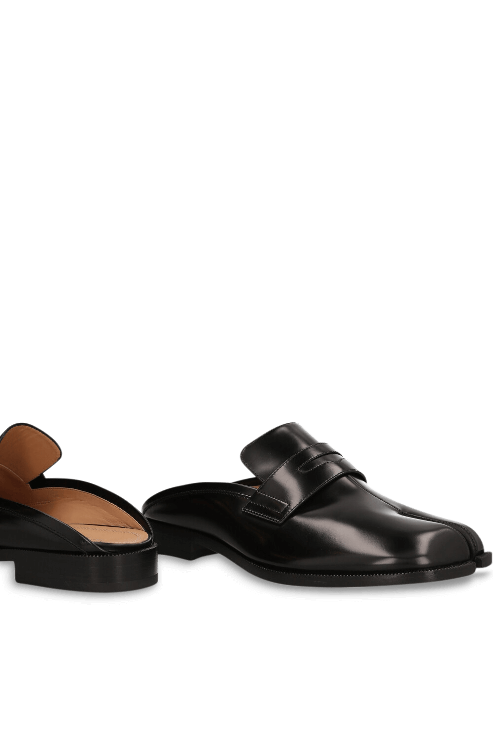 תמונת תקריב של נעלי מיולס טאבי