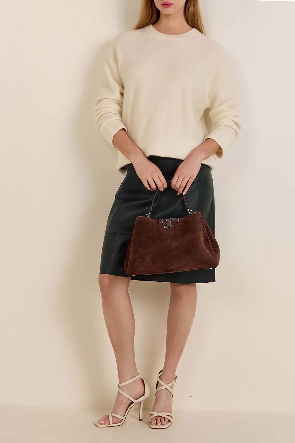 תמונת דוגמן קידמית של תיק נשיאה זמש