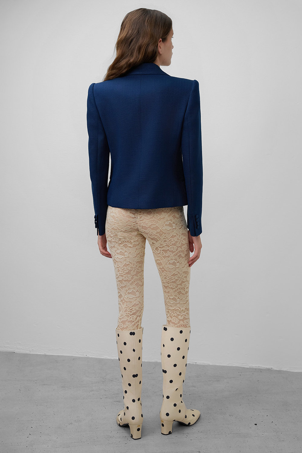 תמונת דוגמן אחורית של בלייזר