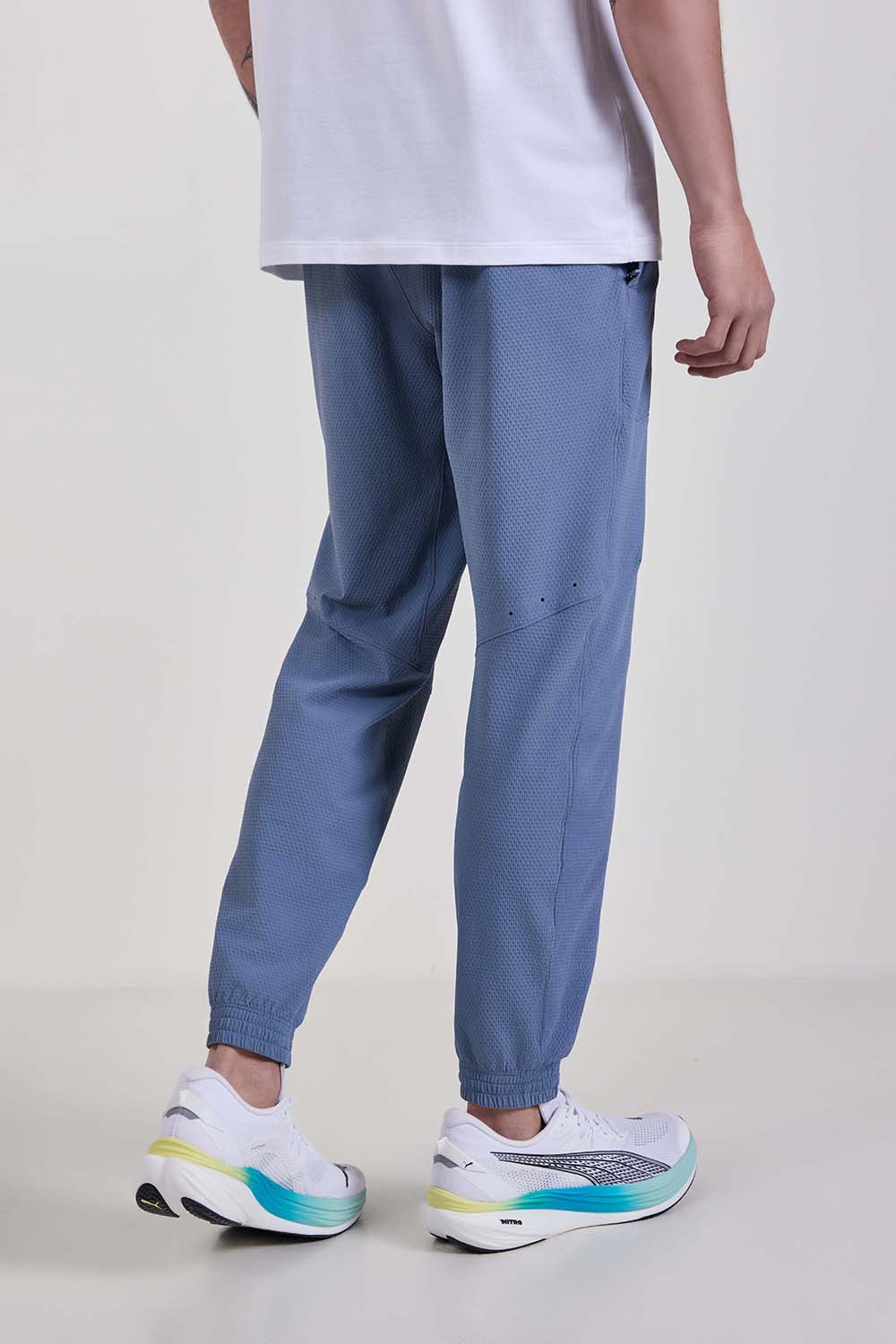 תמונת דוגמן אחורית של License To Train Textured Jogger*Regular