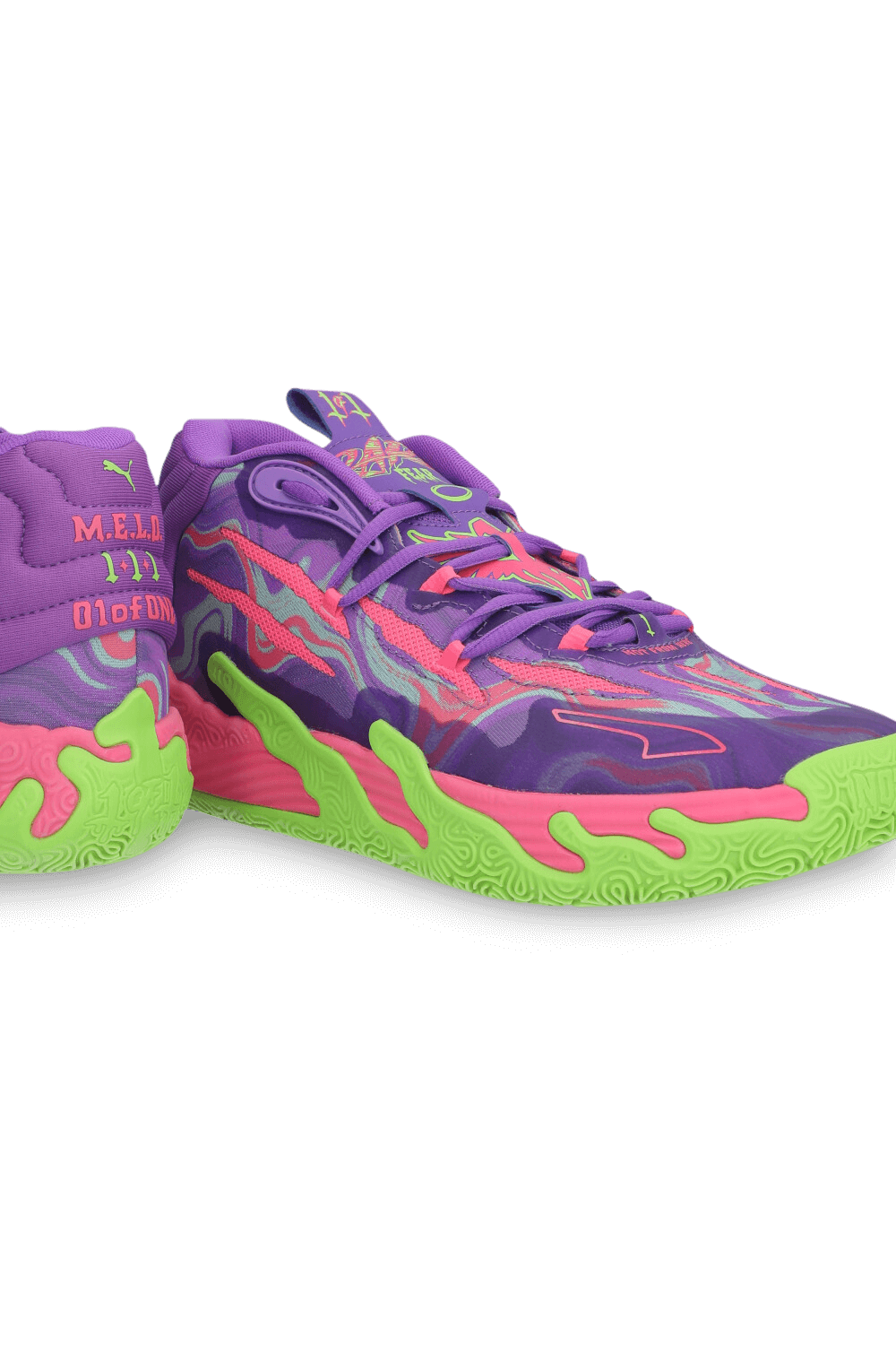 תמונת תקריב של נעלי כדורסל MB.03