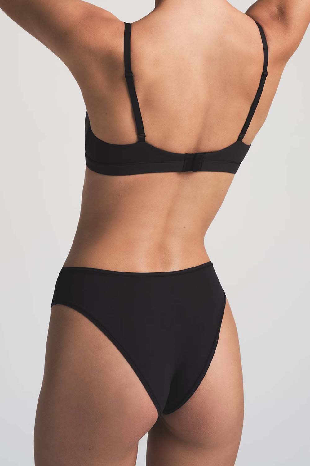 תמונת דוגמן אחורית של CHEEKY BRIEF