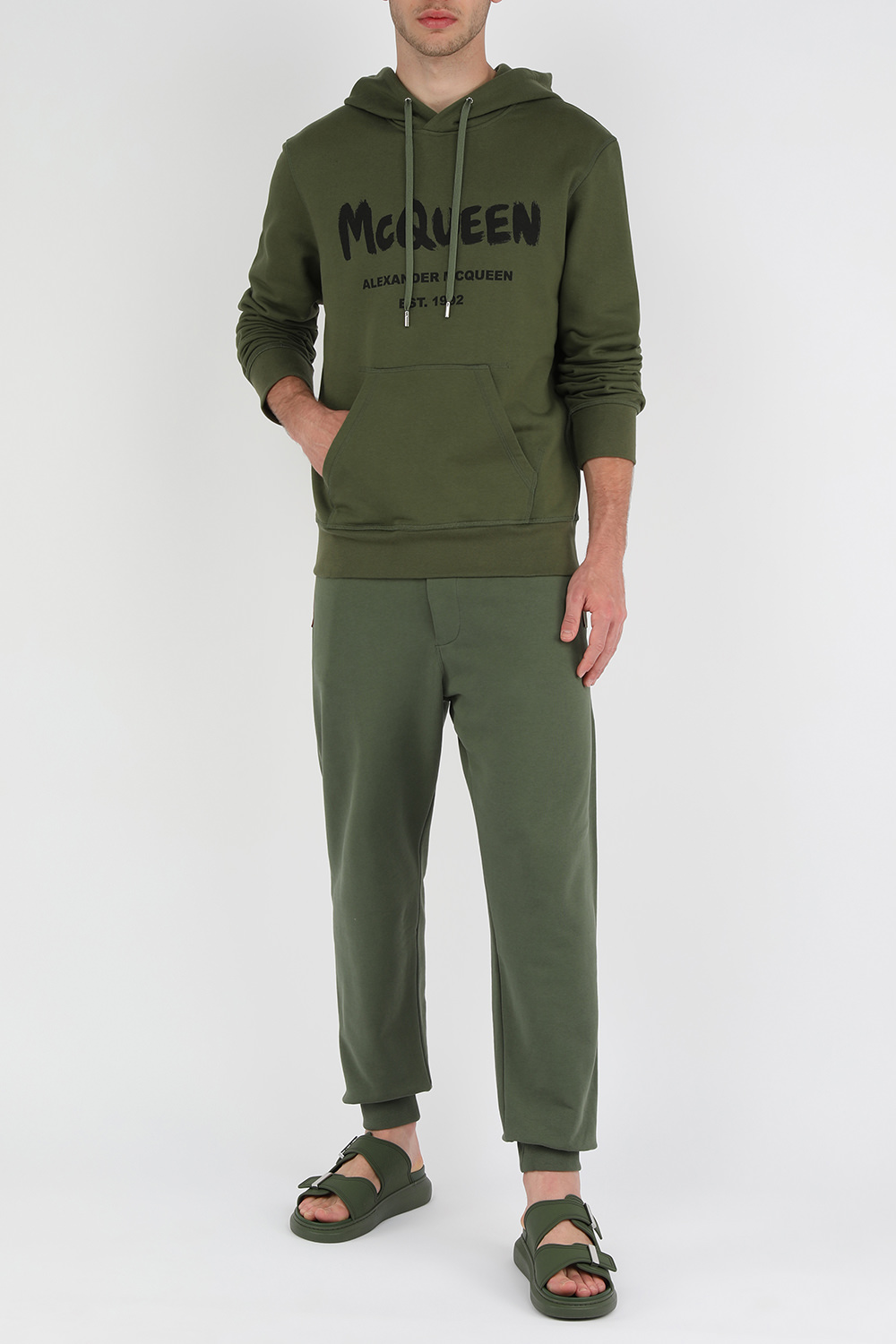 תמונת דוגמן קידמית של סנדלי גומי ירוקים