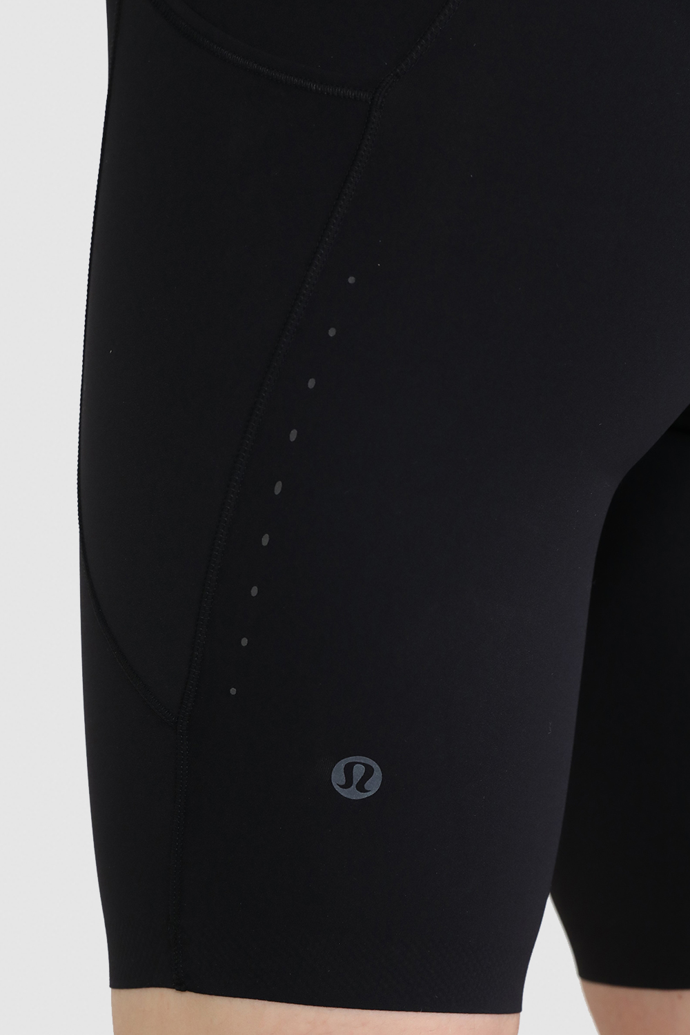 תמונת תקריב דוגמן של Fast and Free High-Rise Short 2