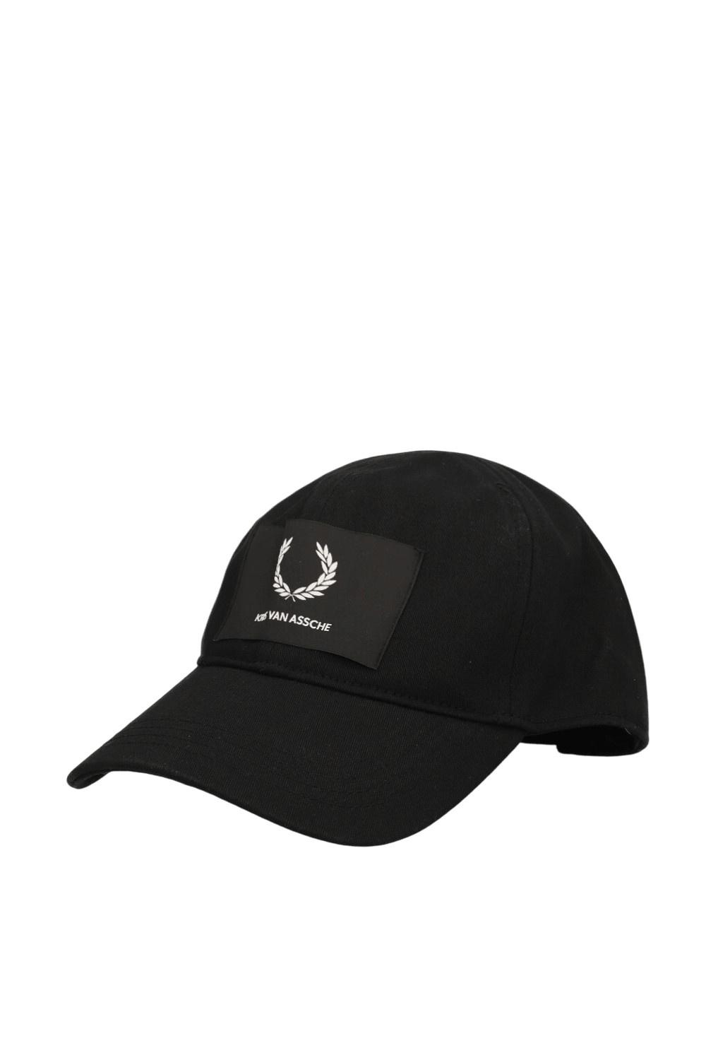 תמונה קידמית של כובע מצחייה פרד פרי X קריס ואן אש