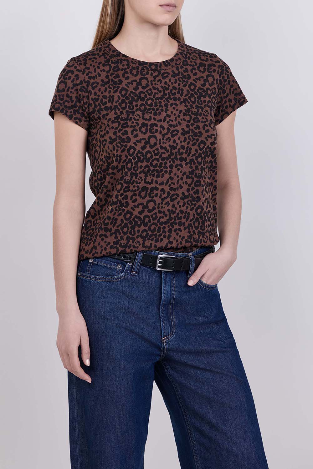 תמונת דוגמן קידמית של חולצת טי