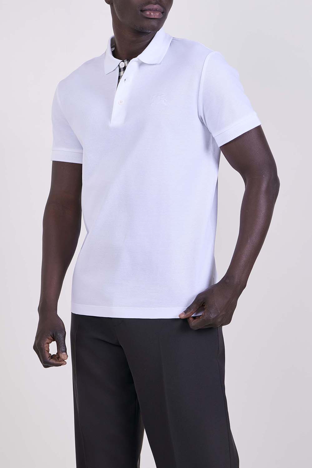 תמונת דוגמן קידמית של חולצת פולו