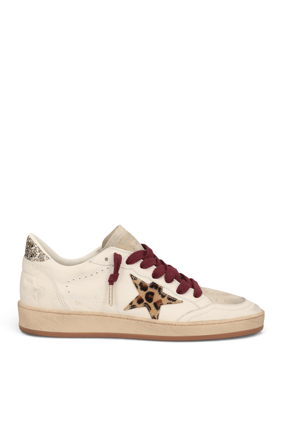 תמונה קידמית של נעלי סניקרס בולסטאר