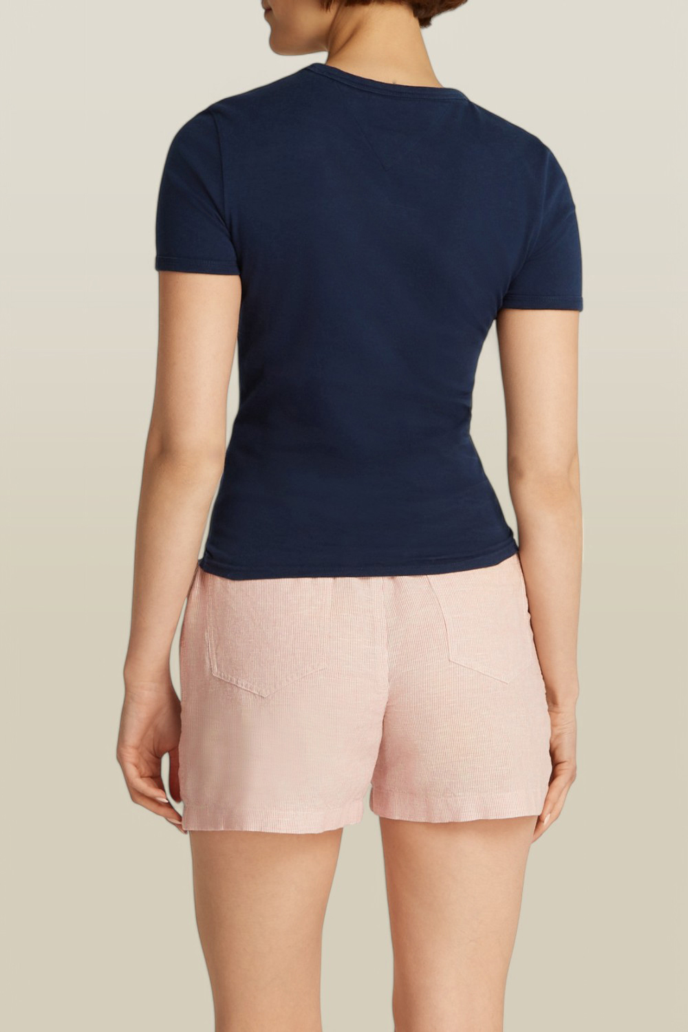 תמונת דוגמן אחורית של חולצת טי