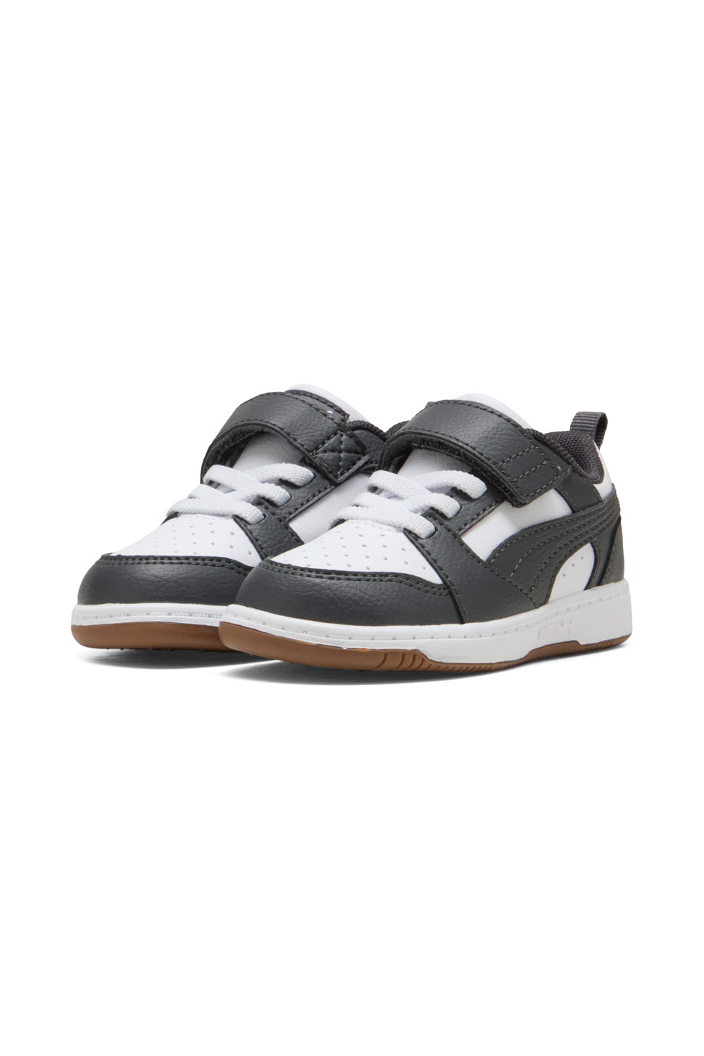 תמונת תקריב של נעלי סניקרס