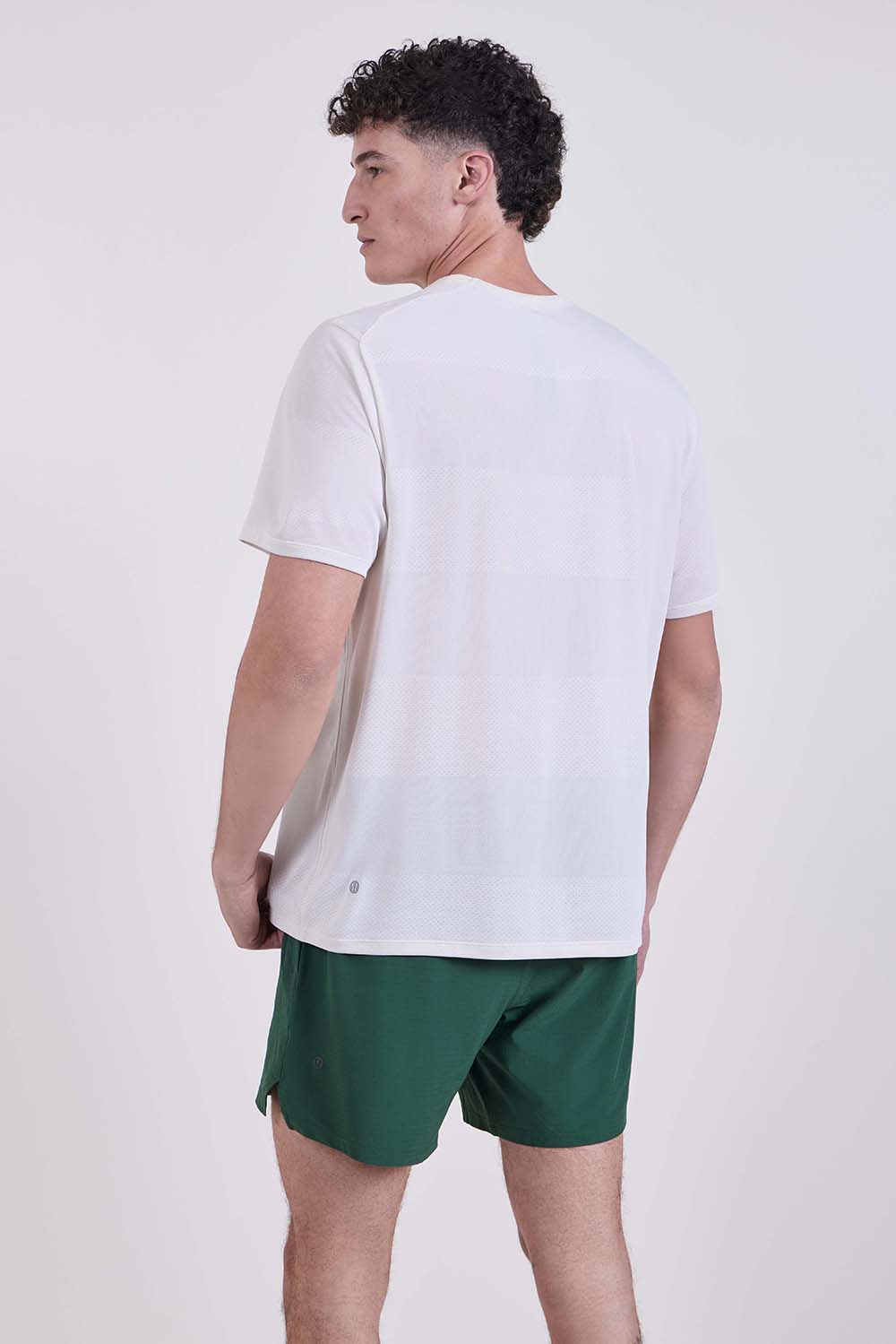 תמונת דוגמן אחורית של Fast and Free Short-Sleeve Shirt Perforated Stripe