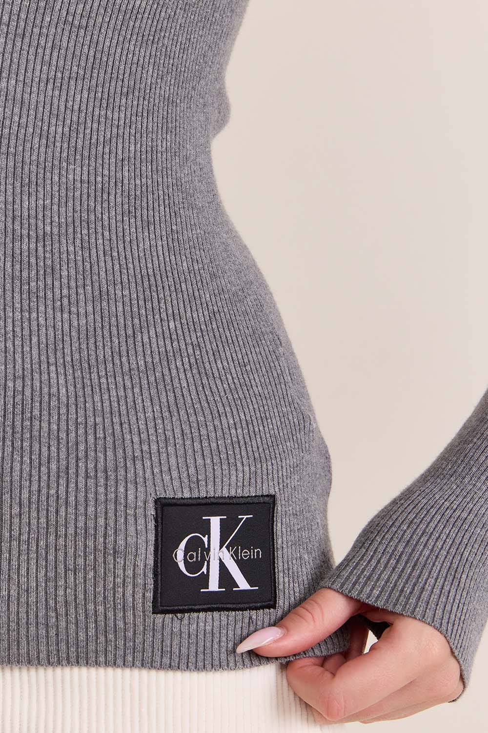 תמונת תקריב דוגמן של חולצת גולף