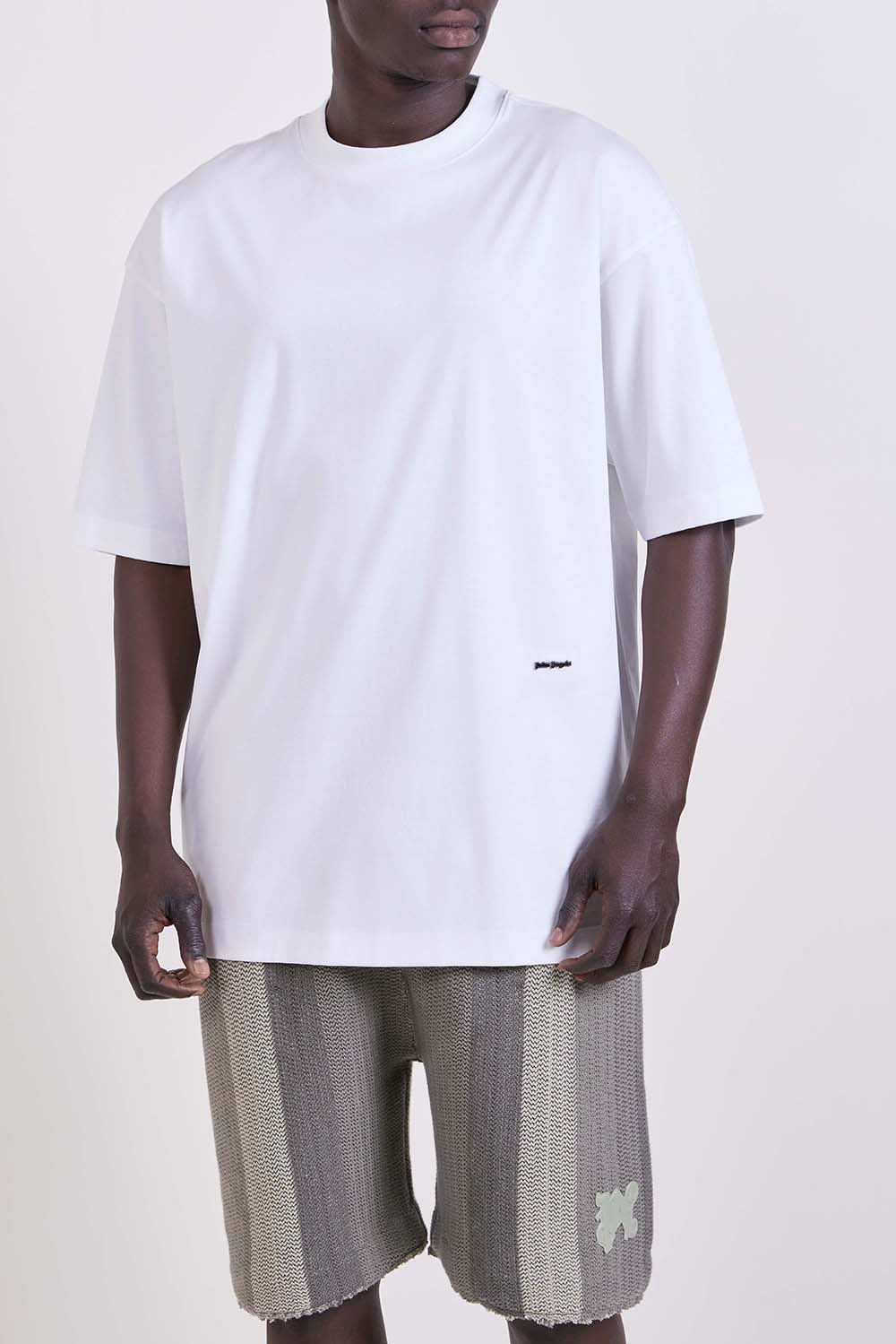 תמונת דוגמן קידמית של חולצת טי אוברסייז