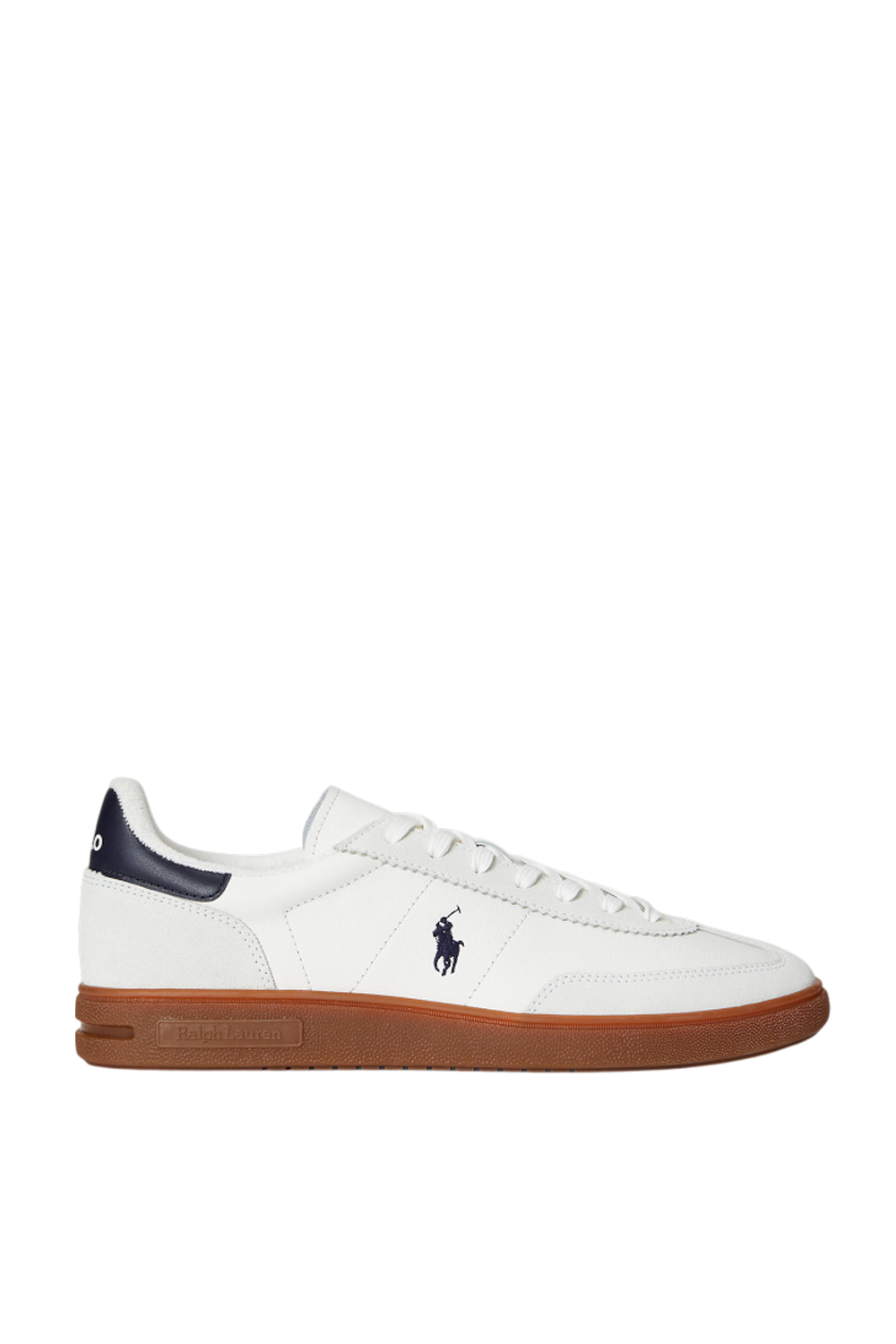 תמונה קידמית של נעלי סניקרס