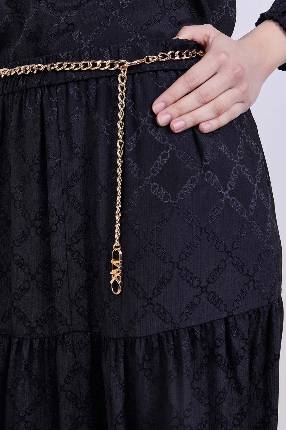 תמונת תקריב דוגמן של חצאית מקסי