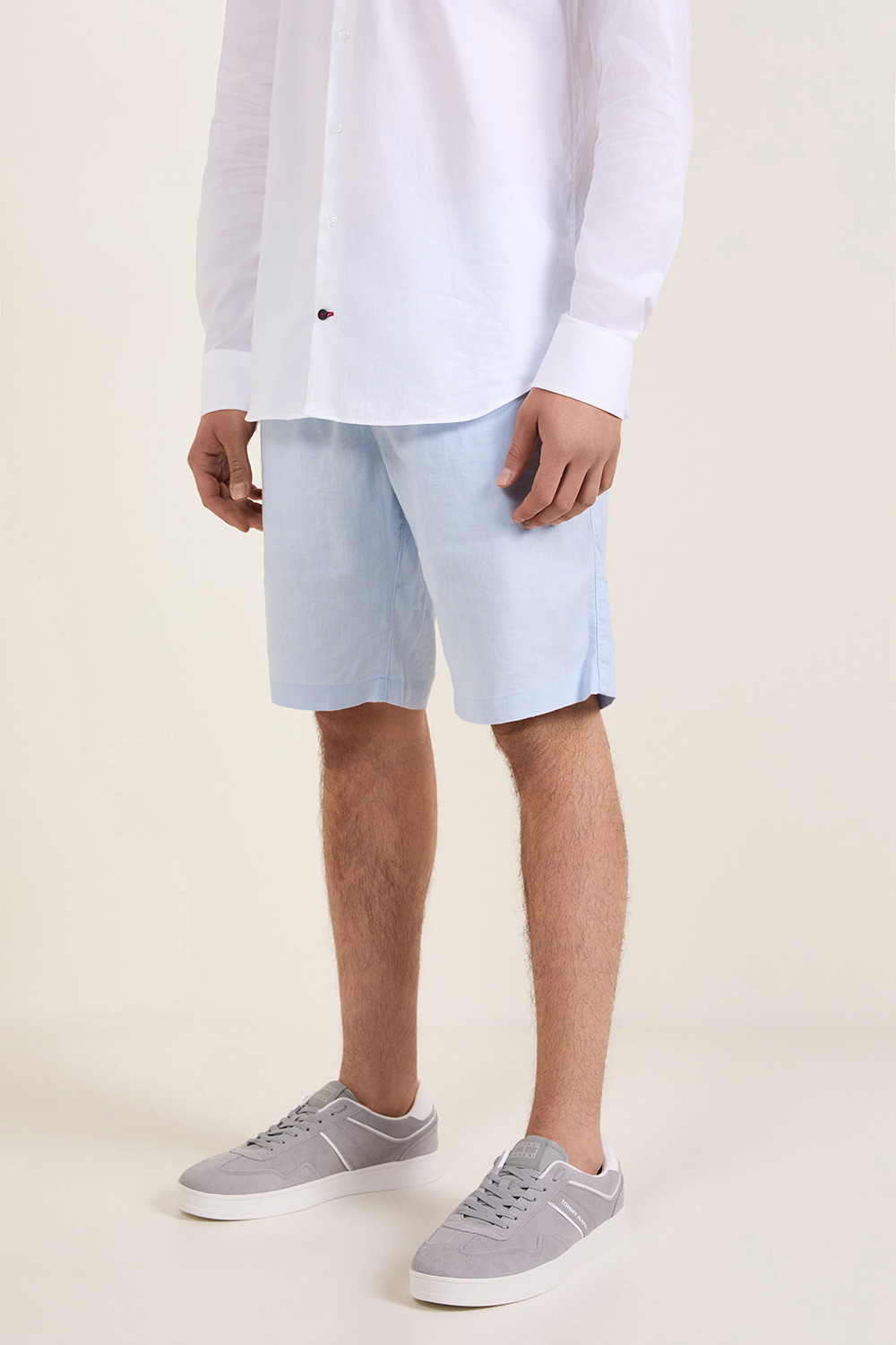 תמונת דוגמן קידמית של מכנסיים קצרים מפשתן