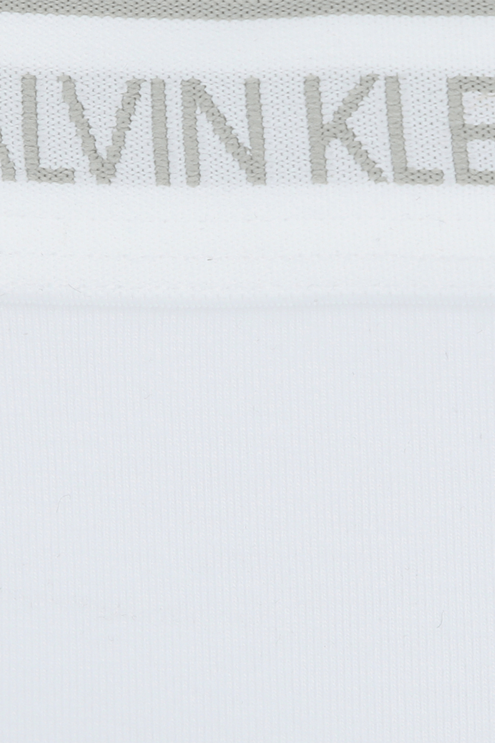 תמונה אחורית של תחתוני ברייף לבנים מודרניים