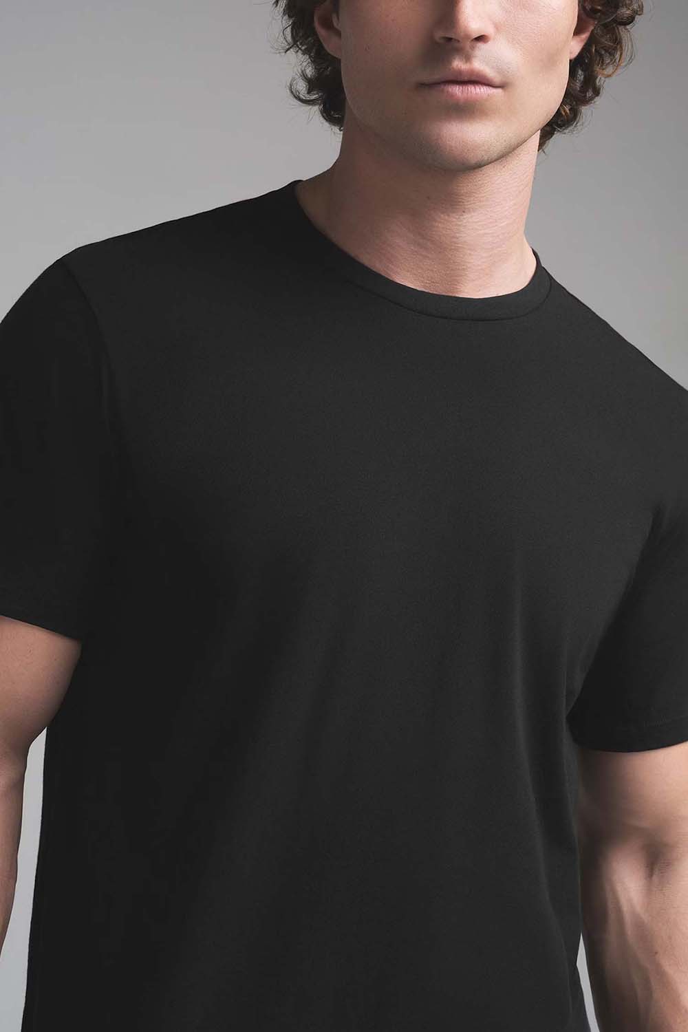 תמונת תקריב דוגמן של T-SHIRT