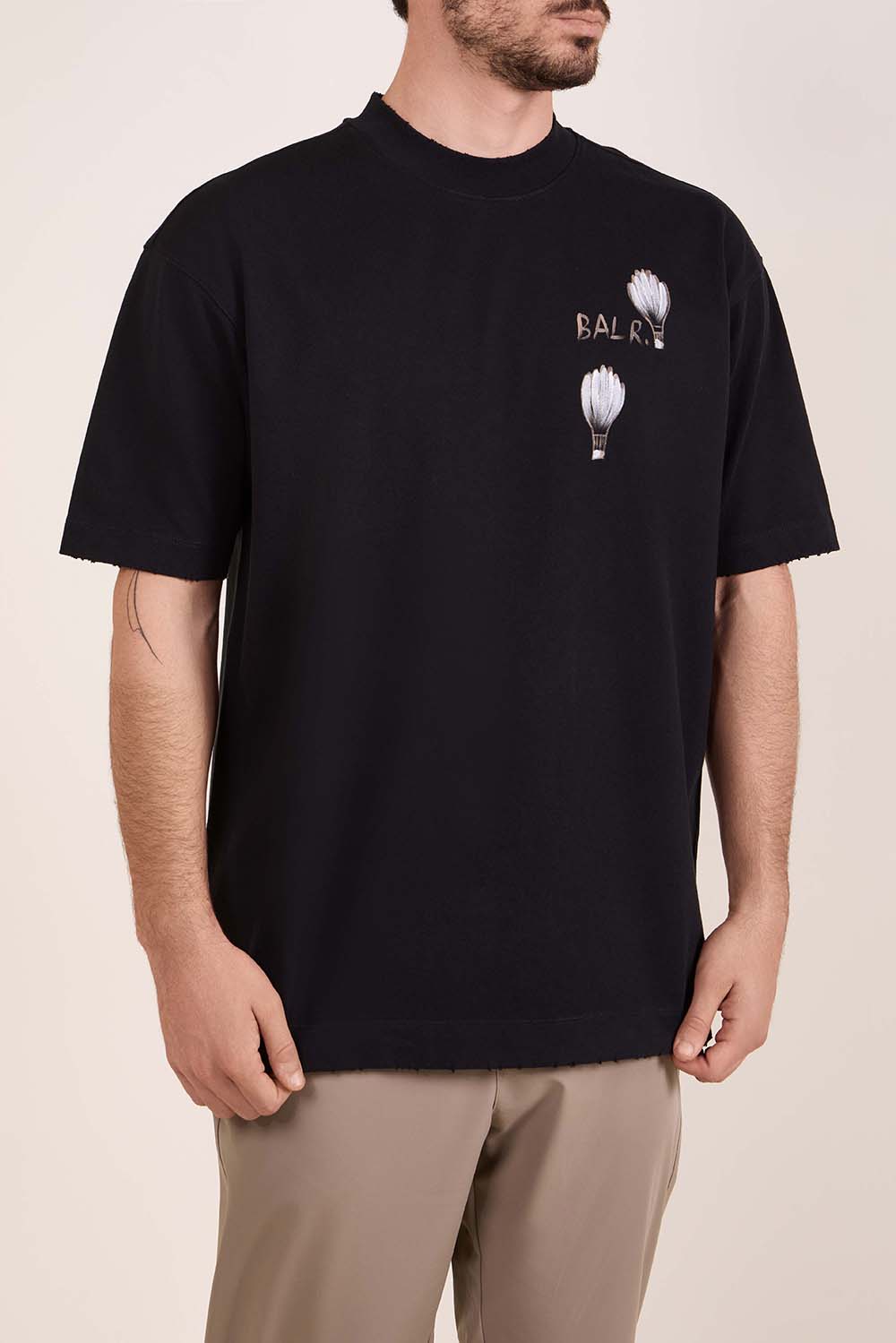 תמונת דוגמן קידמית של חולצת טי אוברסייז