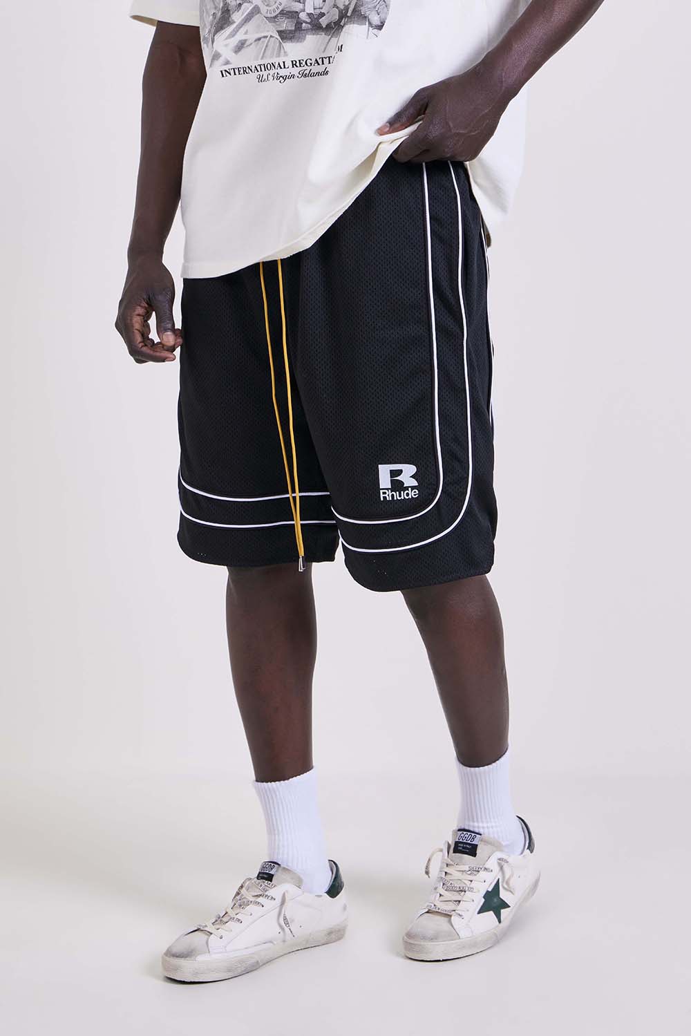 תמונת דוגמן קידמית של מכנסי ג'וגר בגזרה רחבה