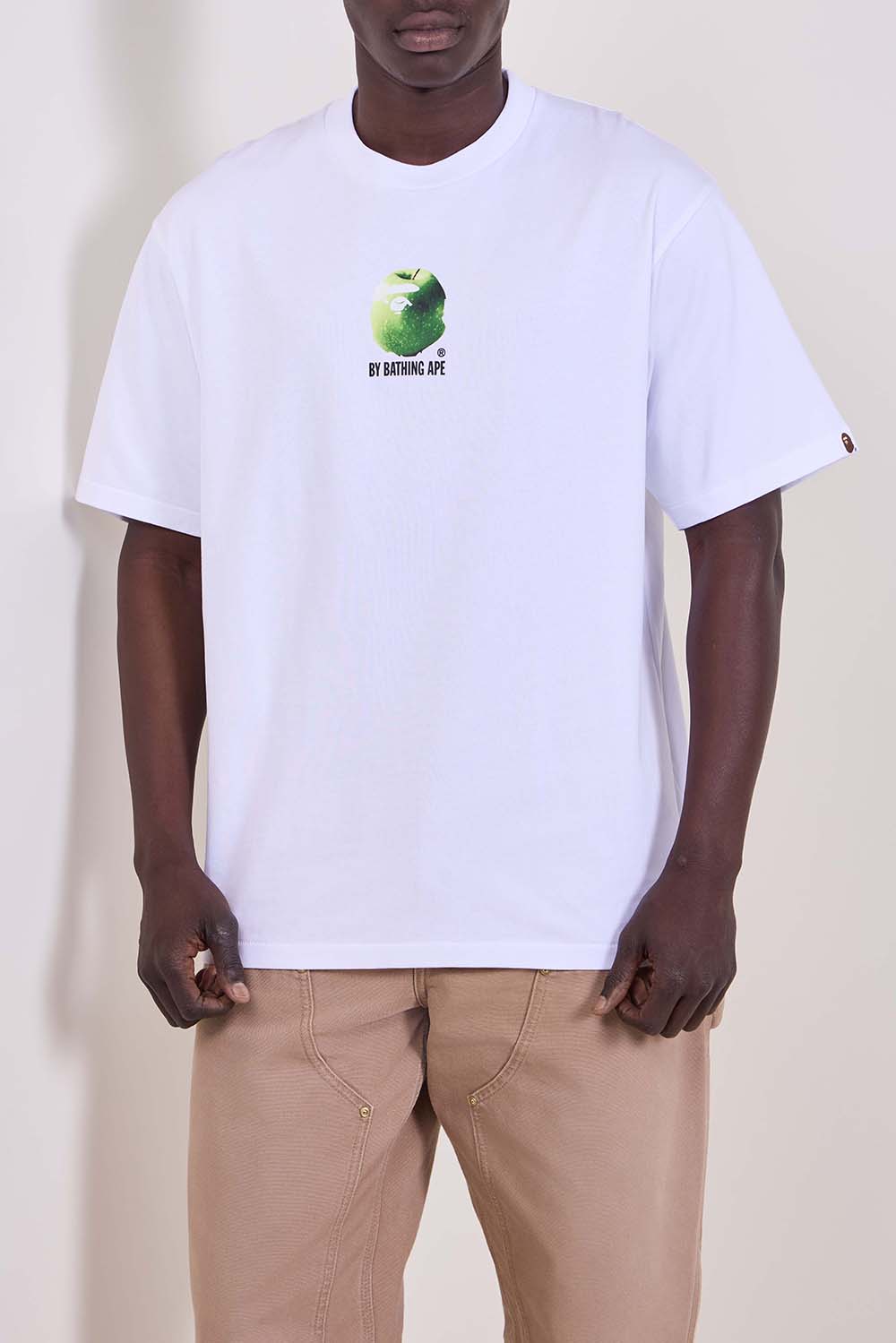 תמונת דוגמן קידמית של חולצת טי בגזרה משוחררת