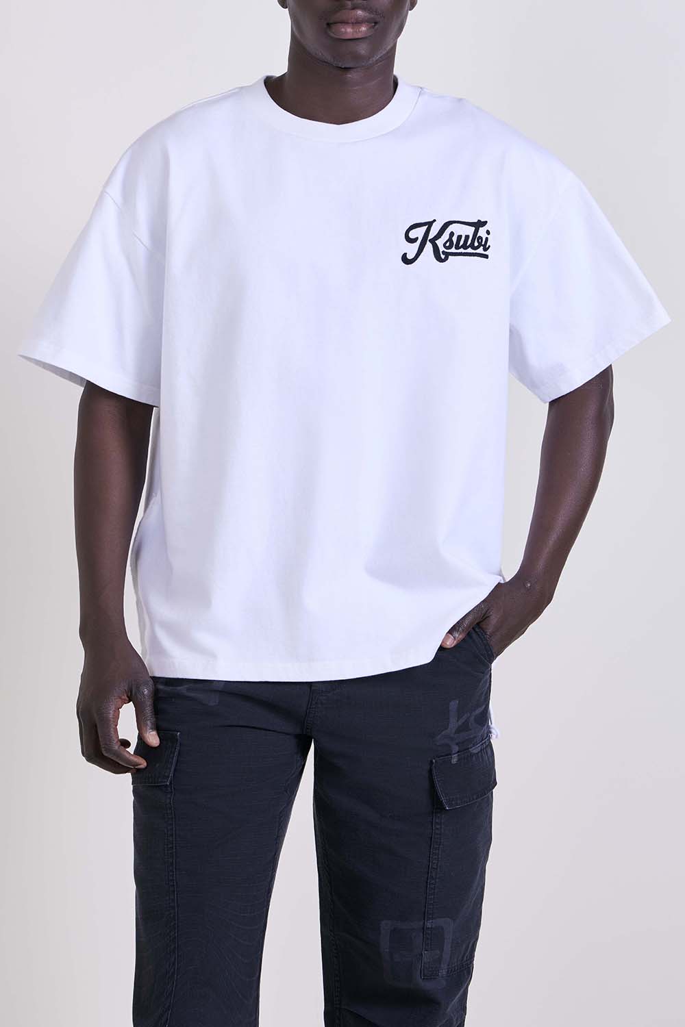 תמונת דוגמן קידמית של חולצת טי אוברסייז