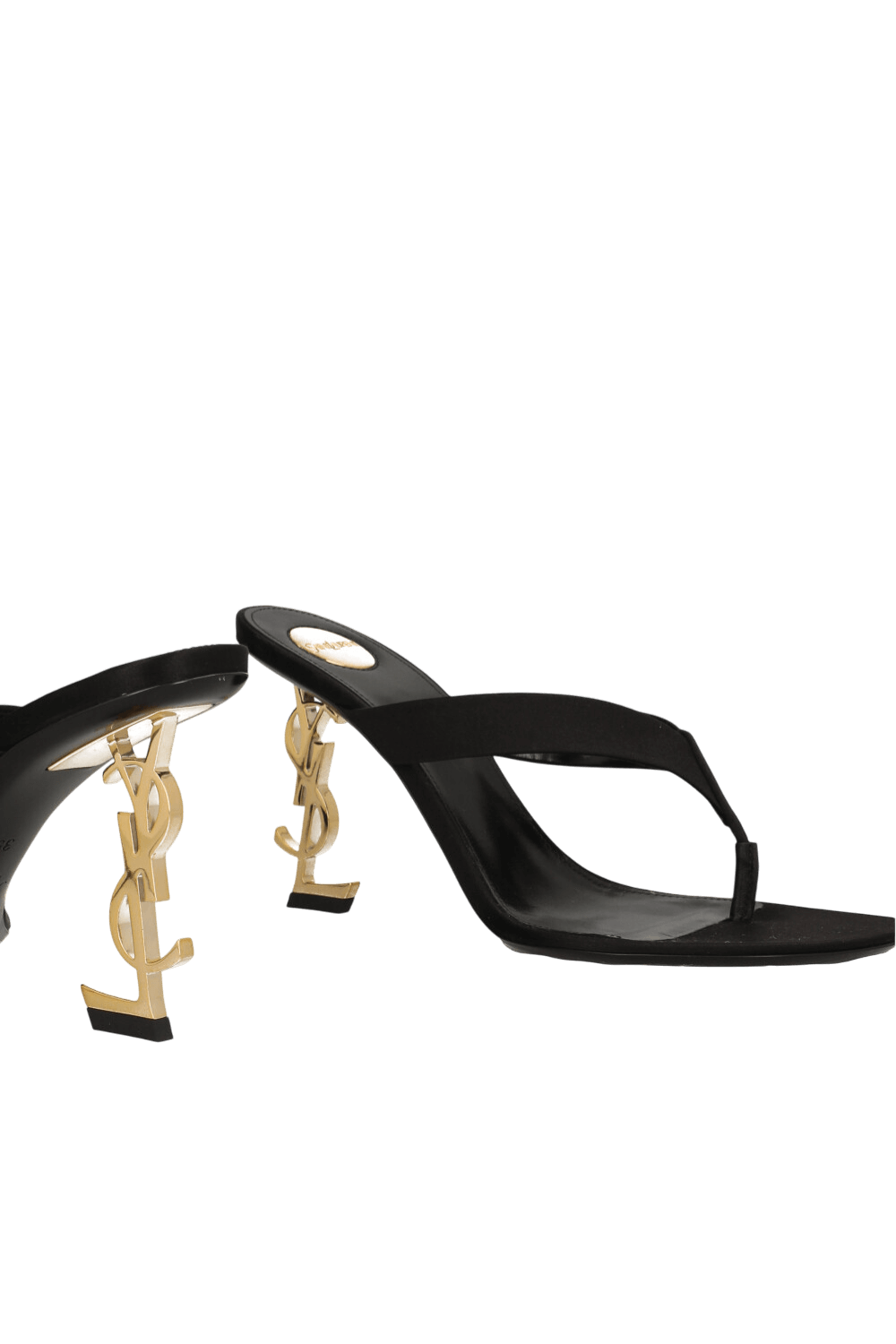 תמונת תקריב של סנדלי עקב מיולס אופיום