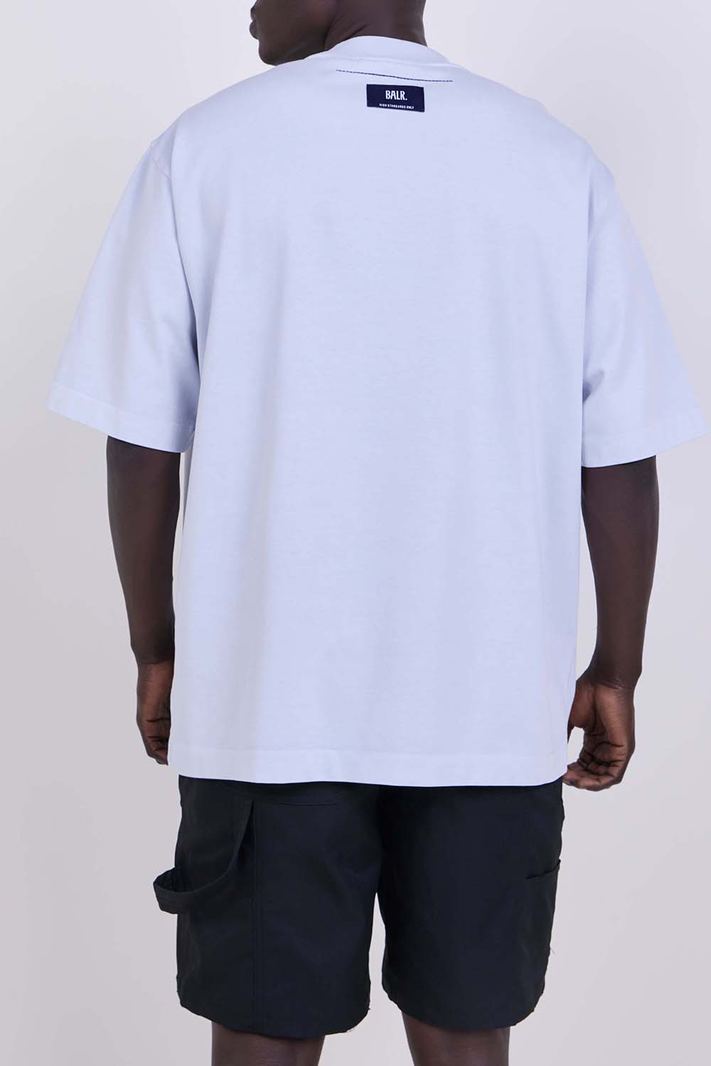 תמונת דוגמן אחורית של חולצת טי אוברסייז