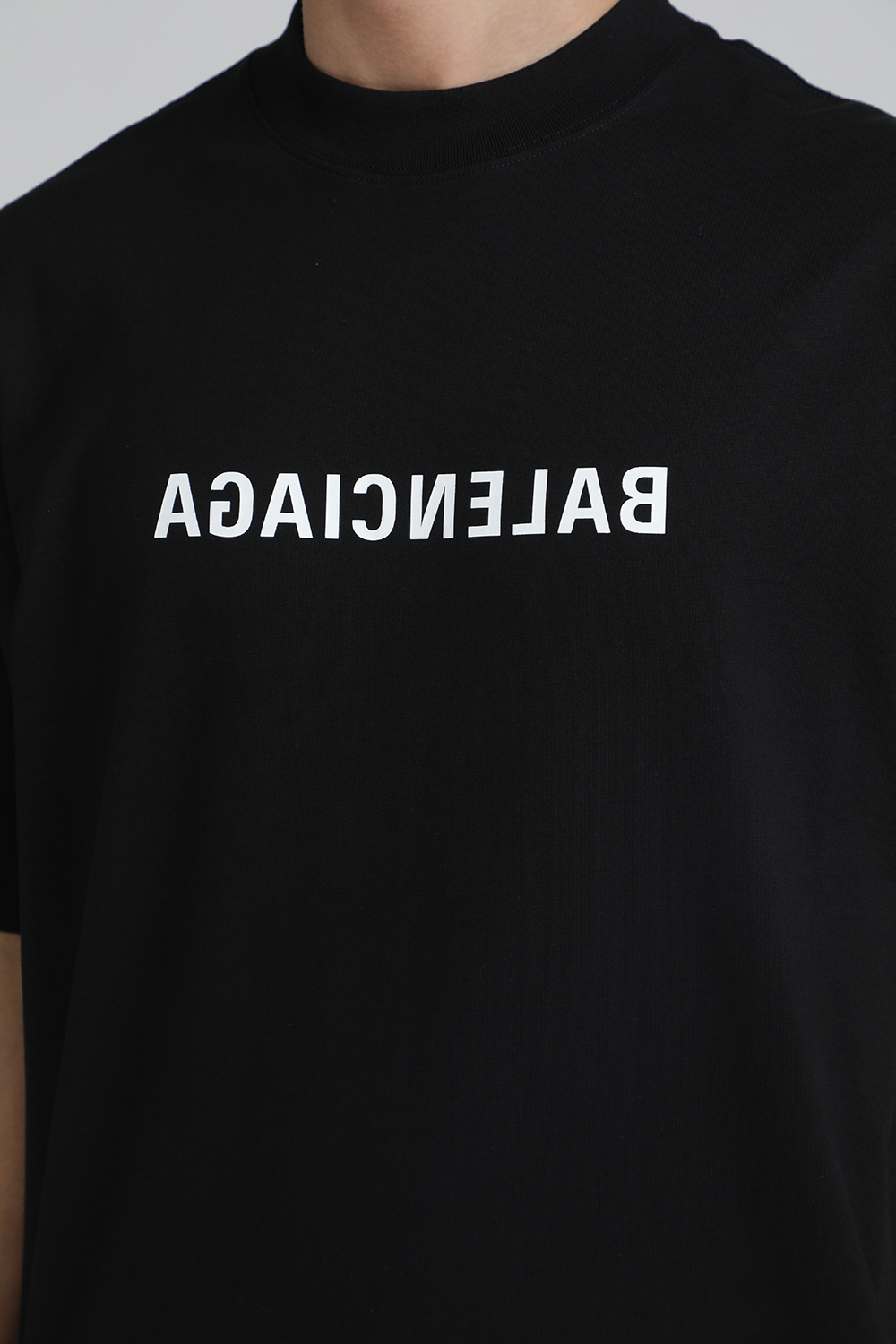 תמונת תקריב דוגמן של חולצת טי