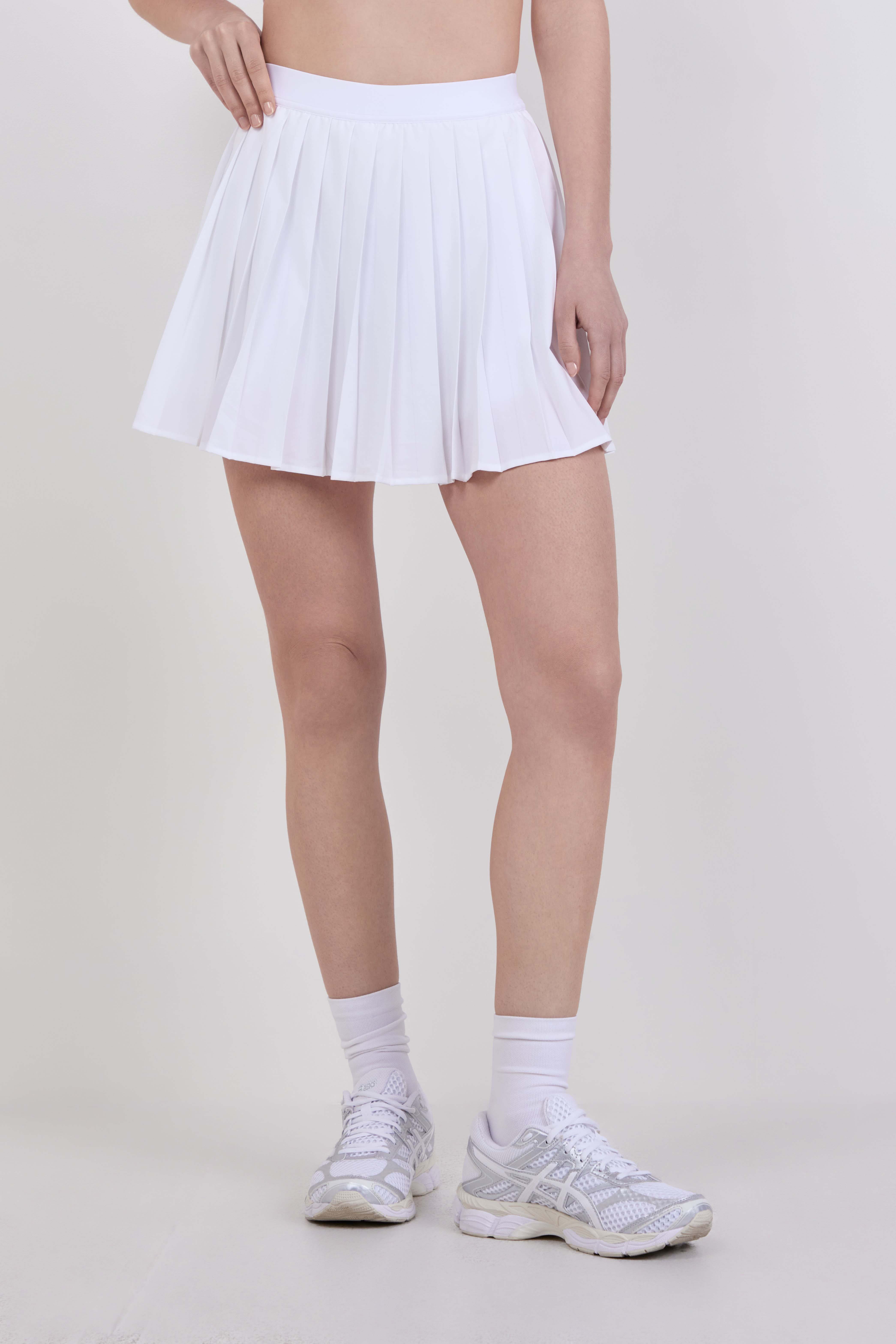 תמונת דוגמן קידמית של High-Rise Pleated Tennis Skirt