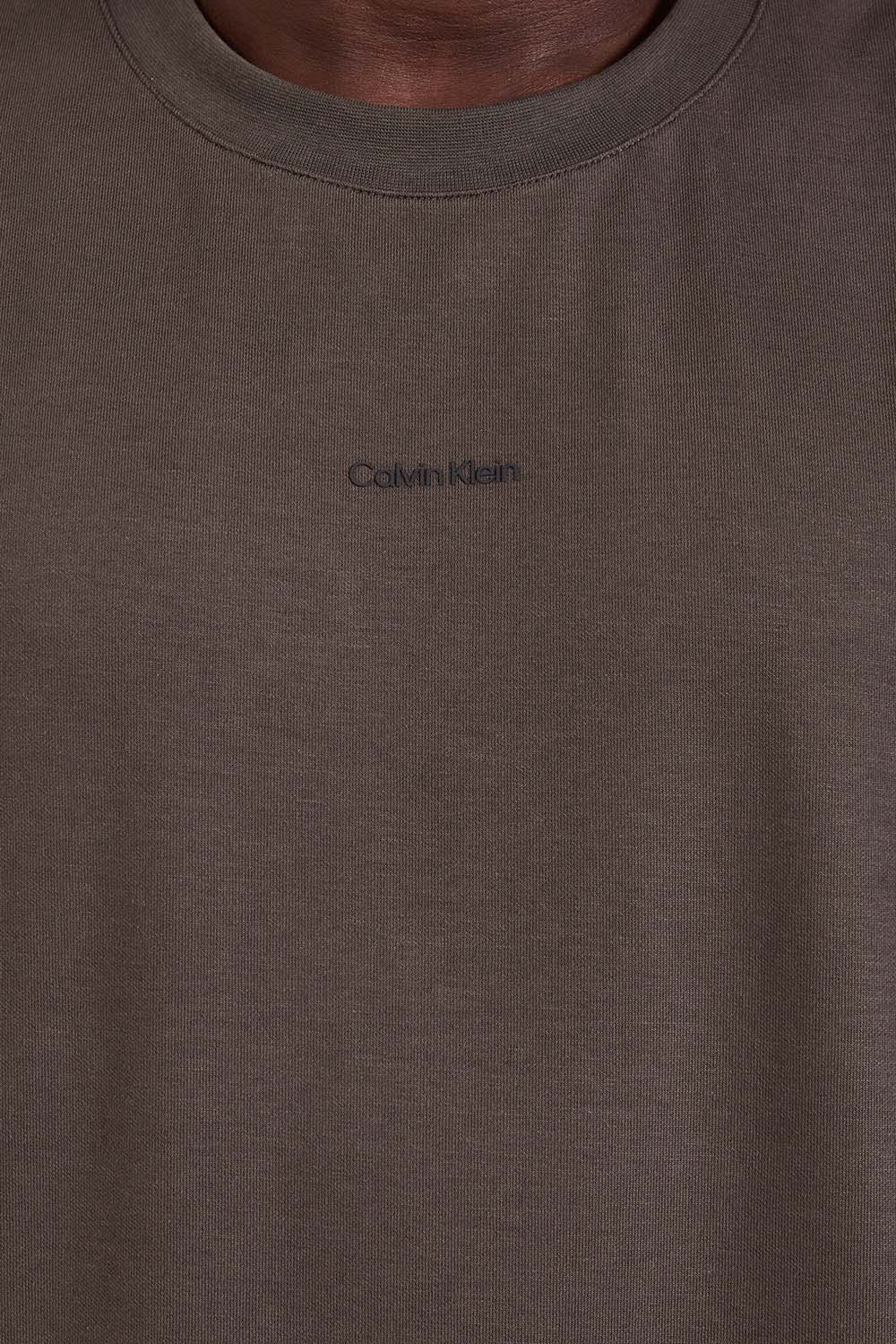 תמונת תקריב דוגמן של חולצת טי