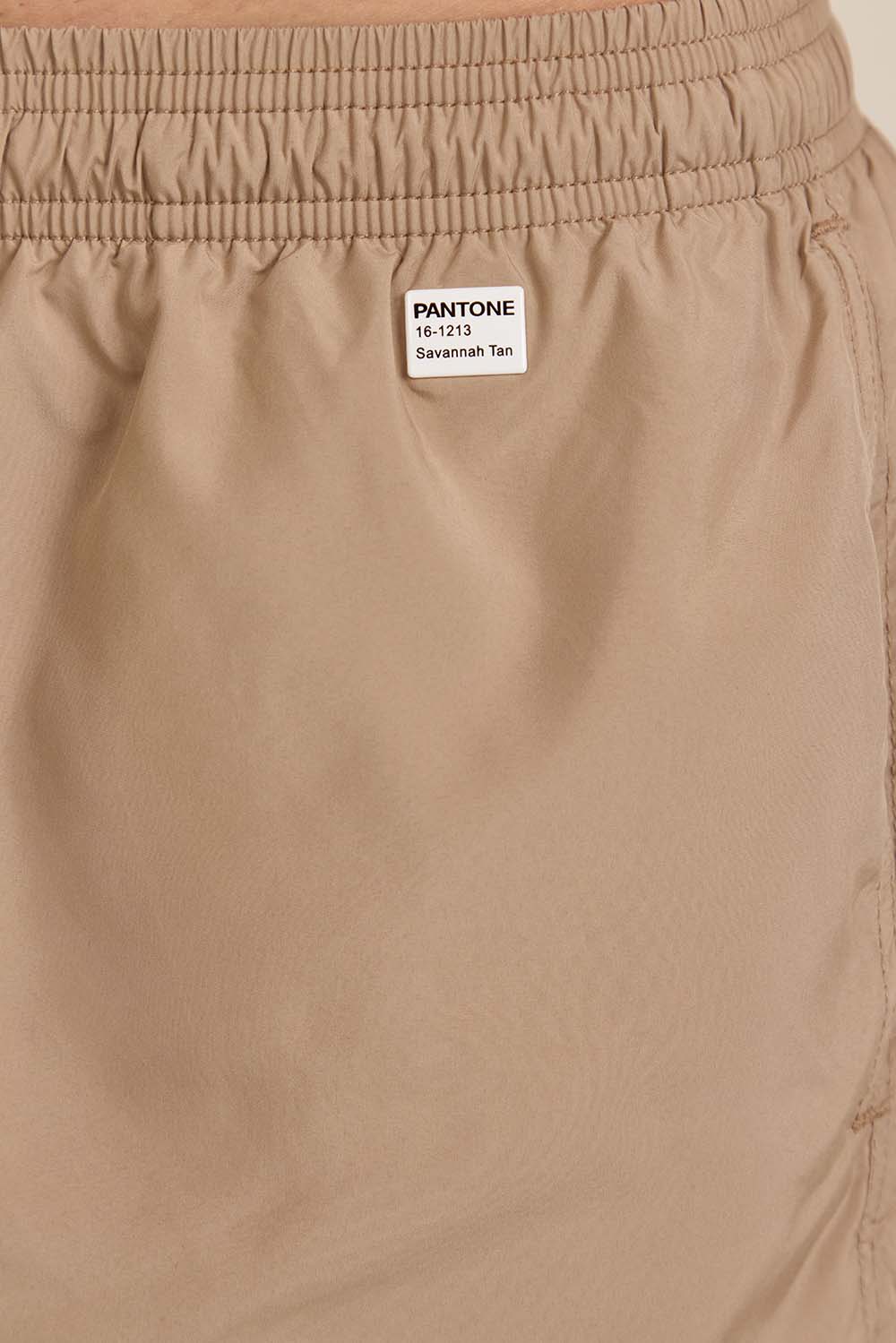 תמונת תקריב דוגמן של מכנסי בגד ים