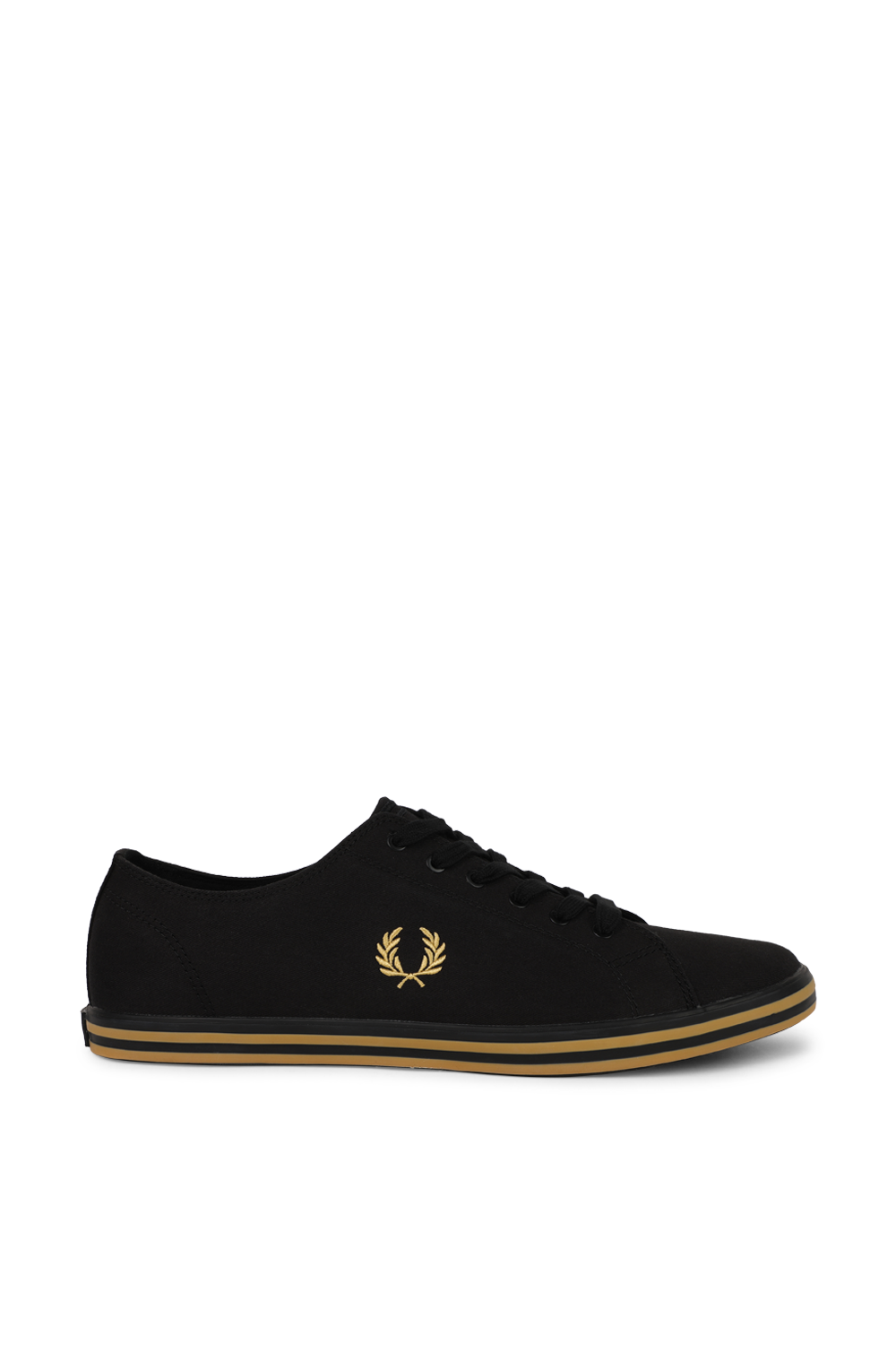 תמונה קידמית של נעלי סניקרס מזמש עם לוגו רקום