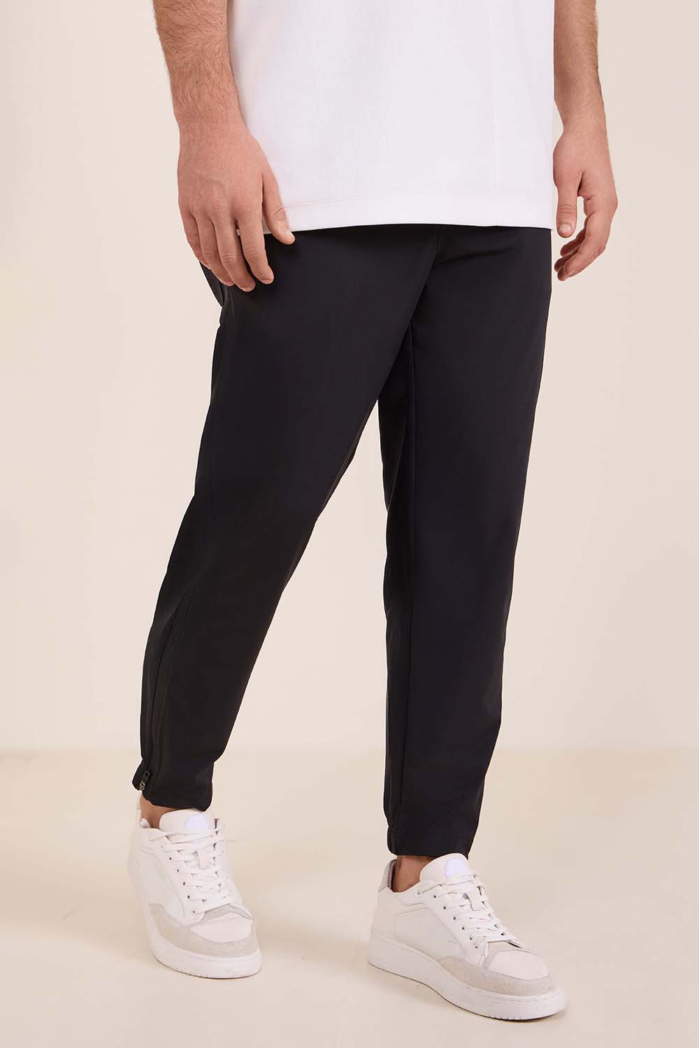 תמונת דוגמן קידמית של מכנסיים ארוכים