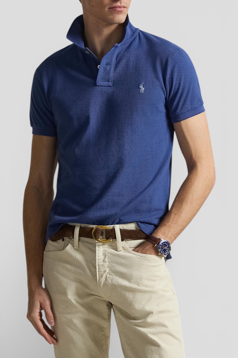 תמונת דוגמן קידמית של חולצת פולו