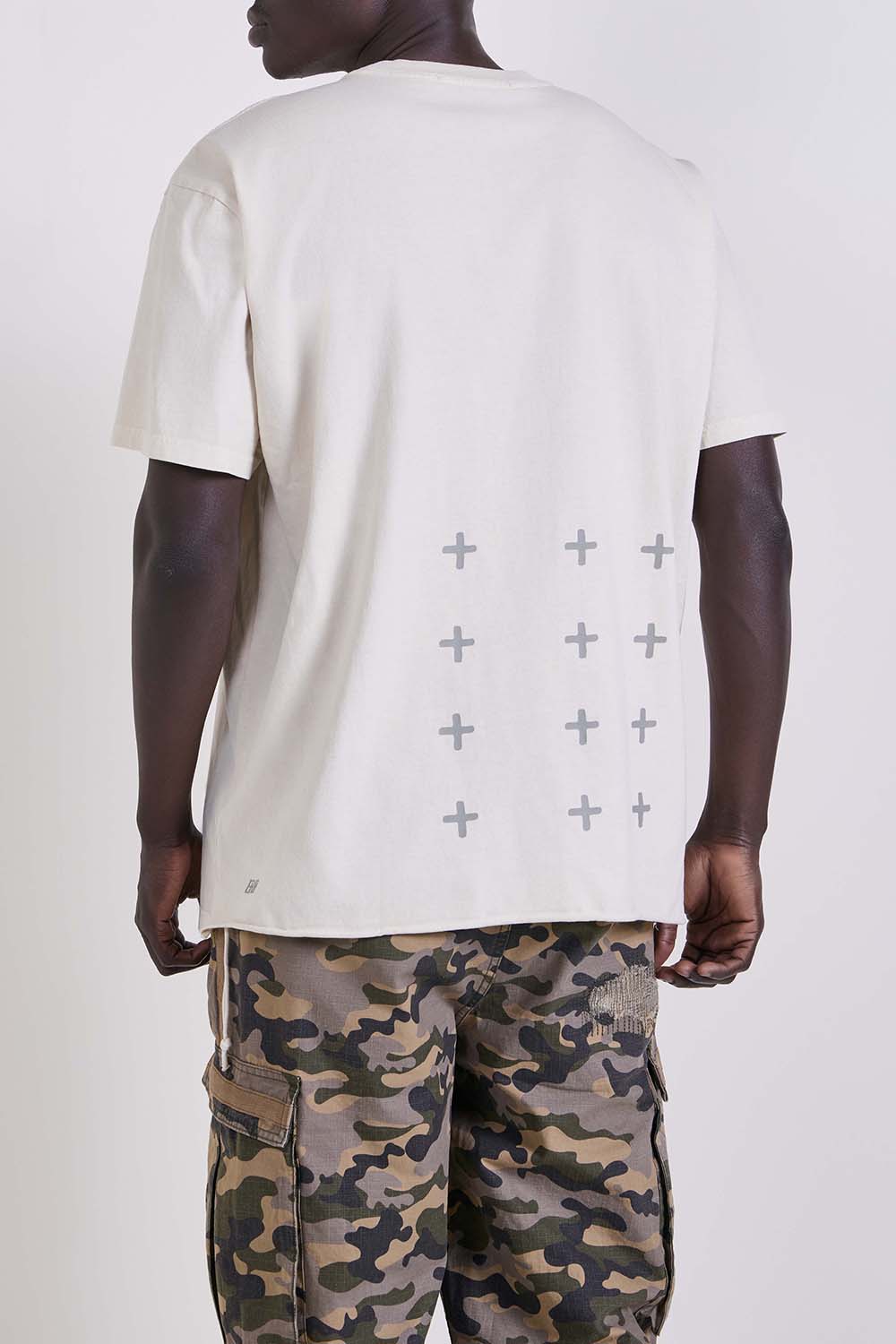 תמונת דוגמן אחורית של חולצת טי אוברסייז