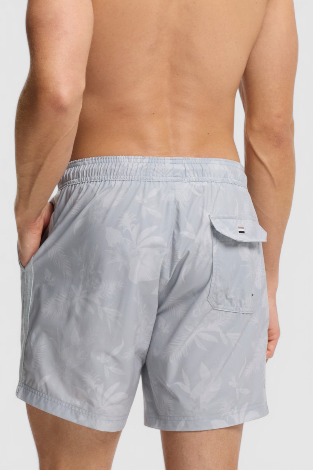 תמונת דוגמן אחורית של מכנסי בגד ים