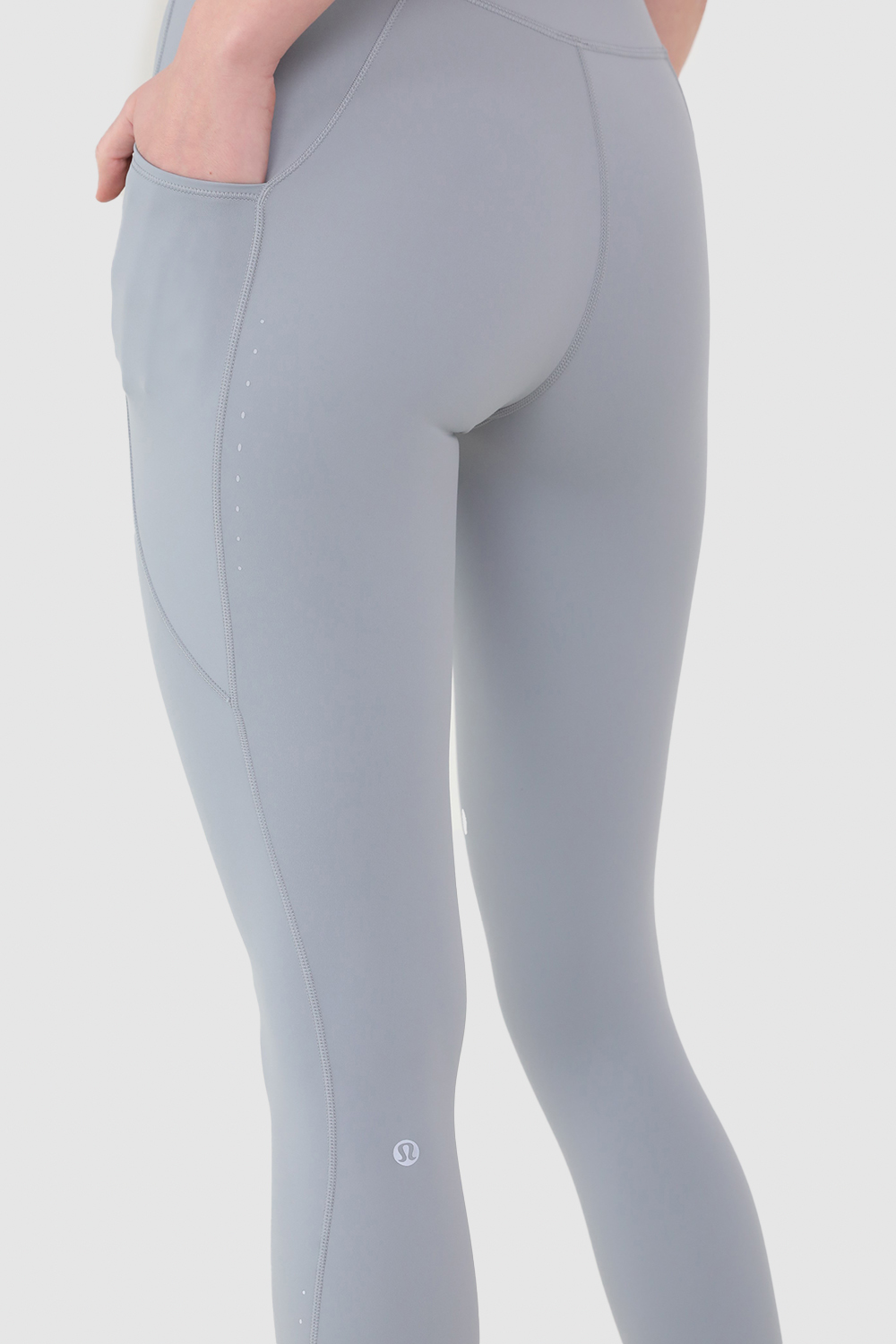 תמונת תקריב דוגמן של Fast and Free High-Rise Crop 23" *Pockets